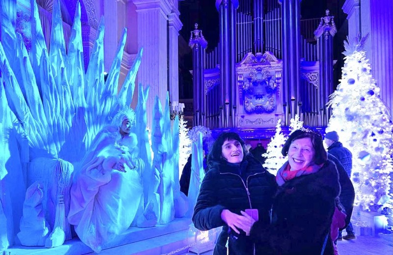 Elsa and Elisa with Blenheim Palaces Snow Queen