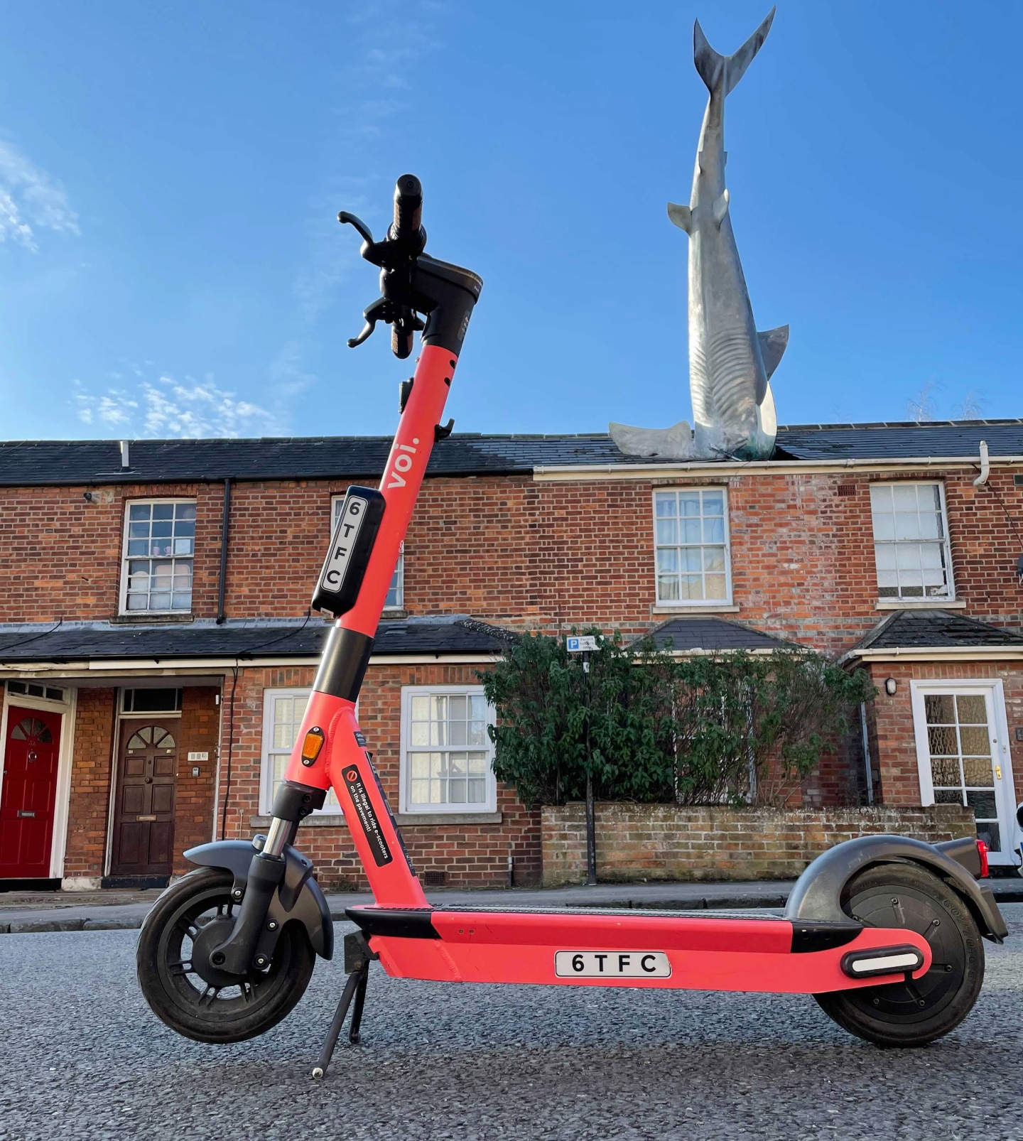 New electric scooter hire scheme for Oxford launched with Voi