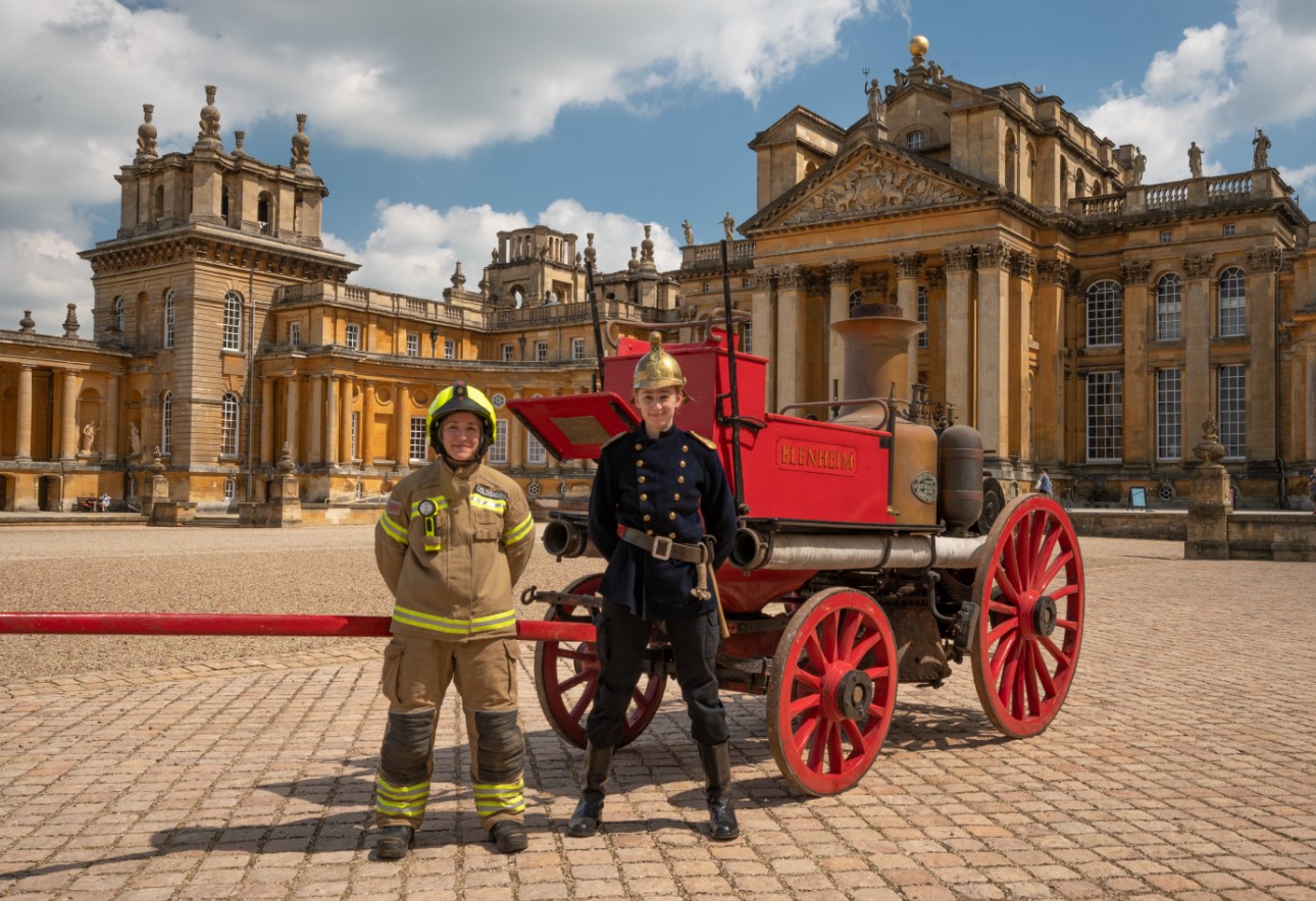Steam powered fire engine arrives at Blenheim Palace