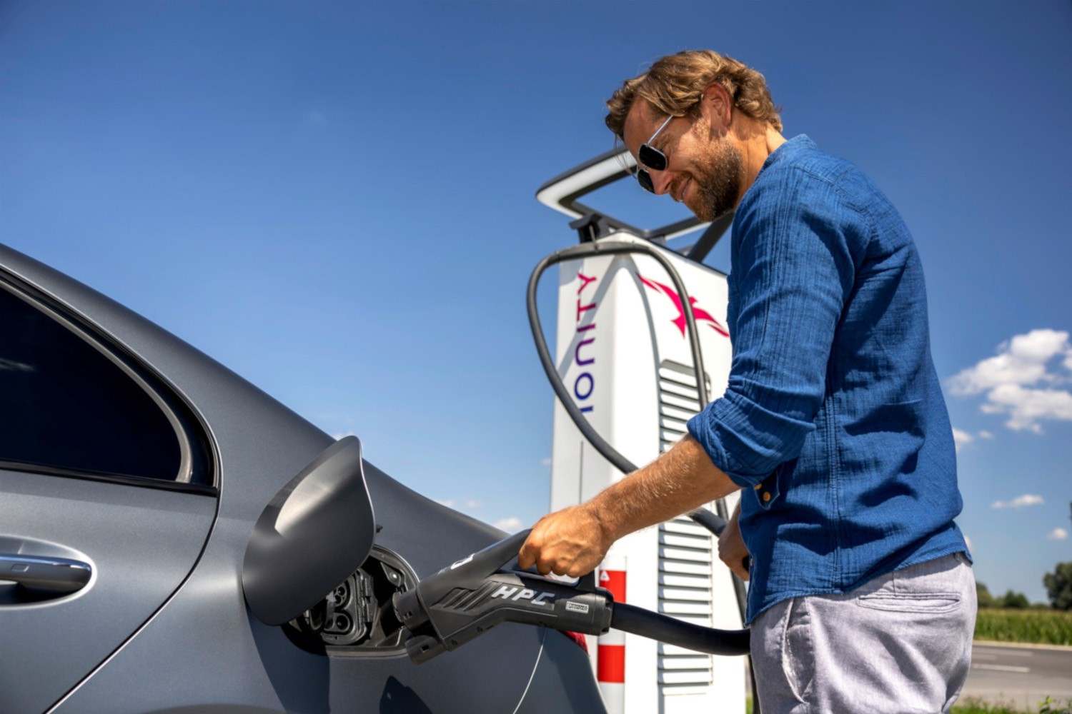 Plug & Charge nu ook beschikbaar voor de plug-in hybrids van Mercedes-Benz