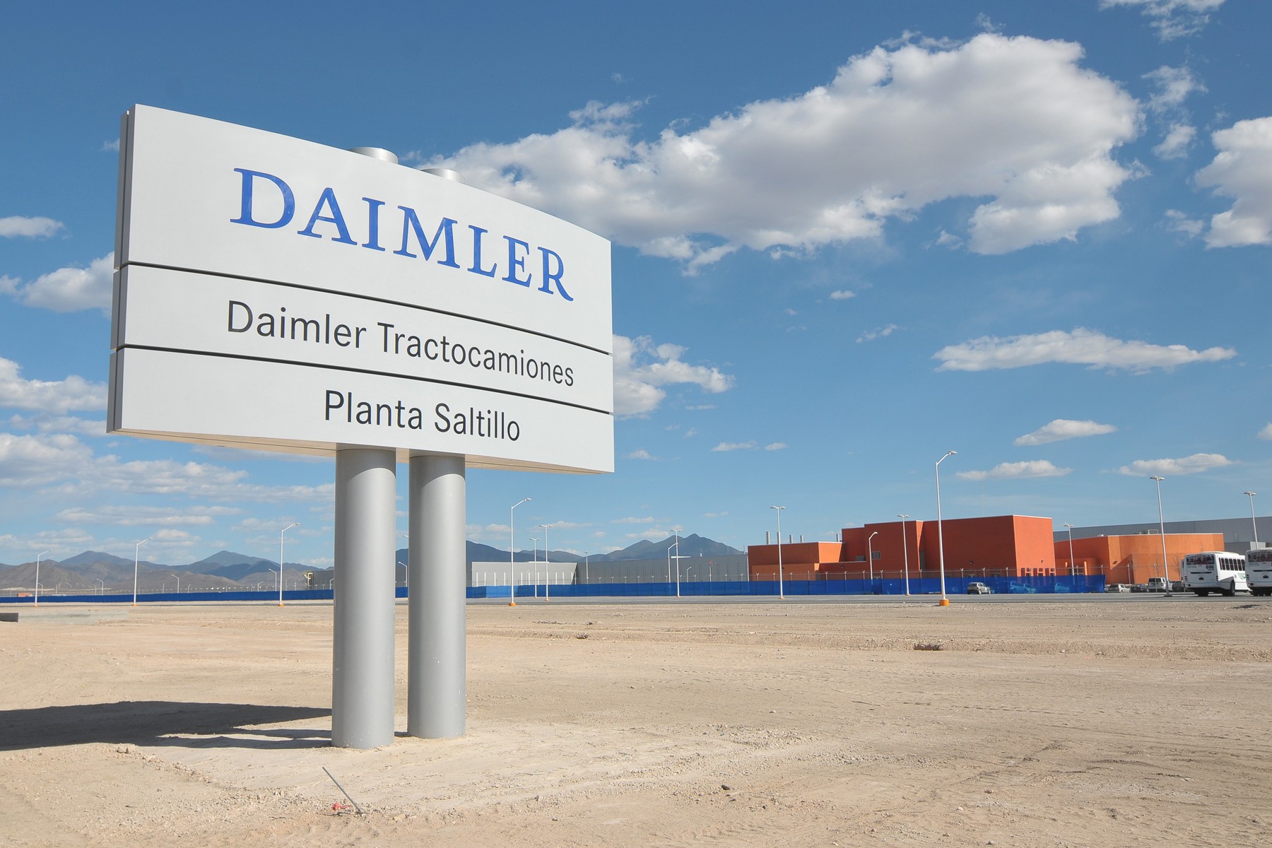 Daimler Trucks North America inaugure une usine de camions à Saltillo (Mexique)
