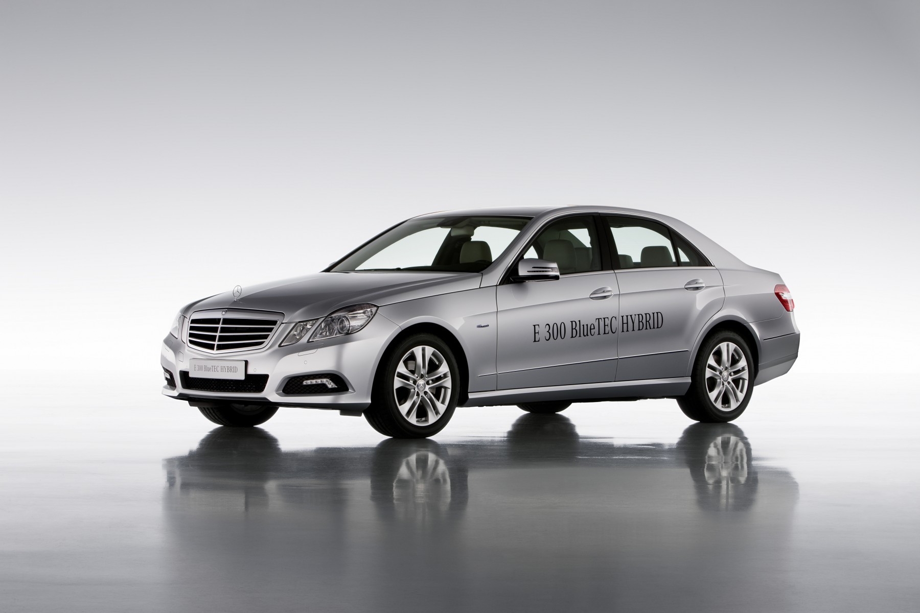 E 300 BlueTEC HYBRID De ultieme efficiëntie de eerste dieselhybride