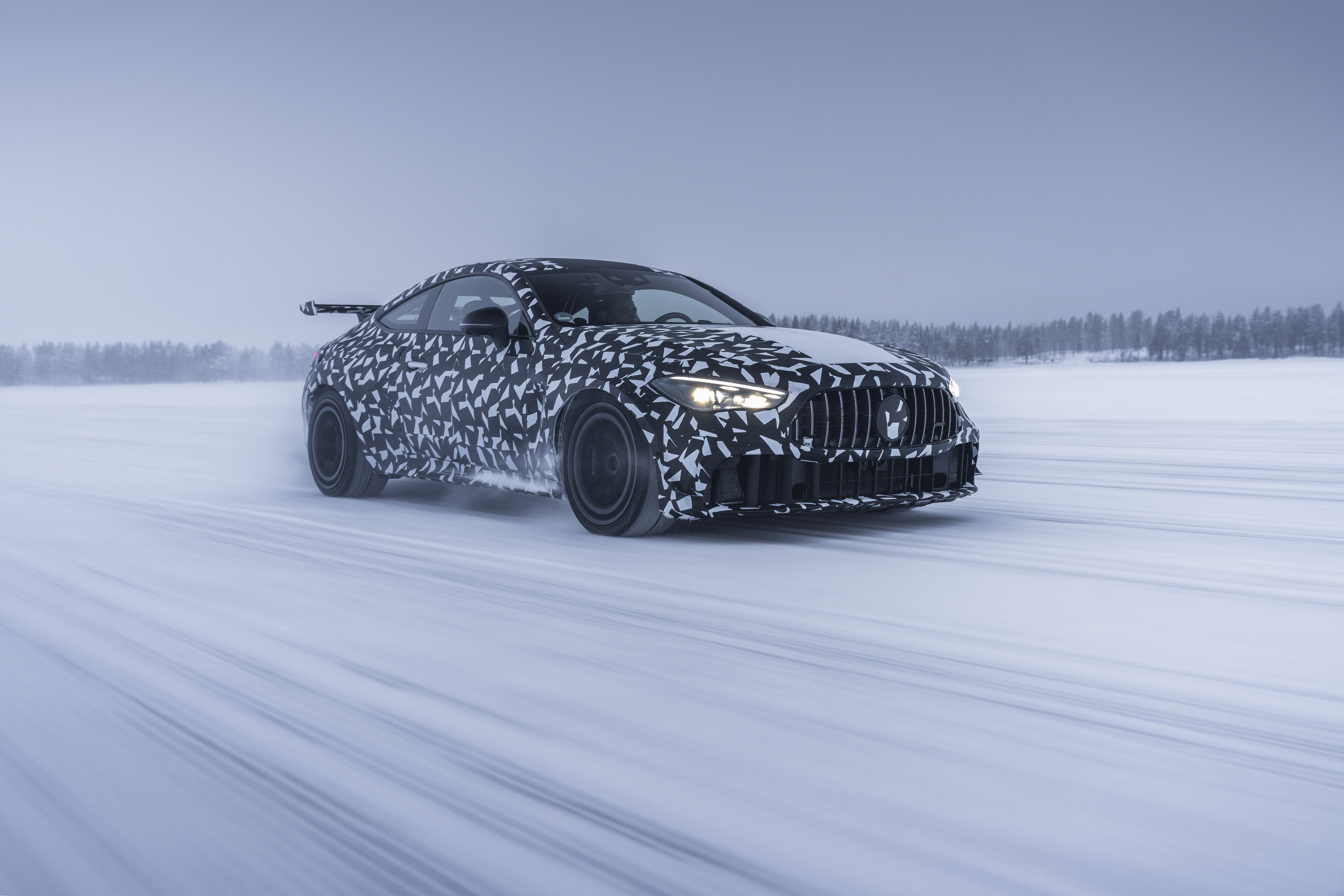 Compromisloze AMG begint aan koudetests in Zweden