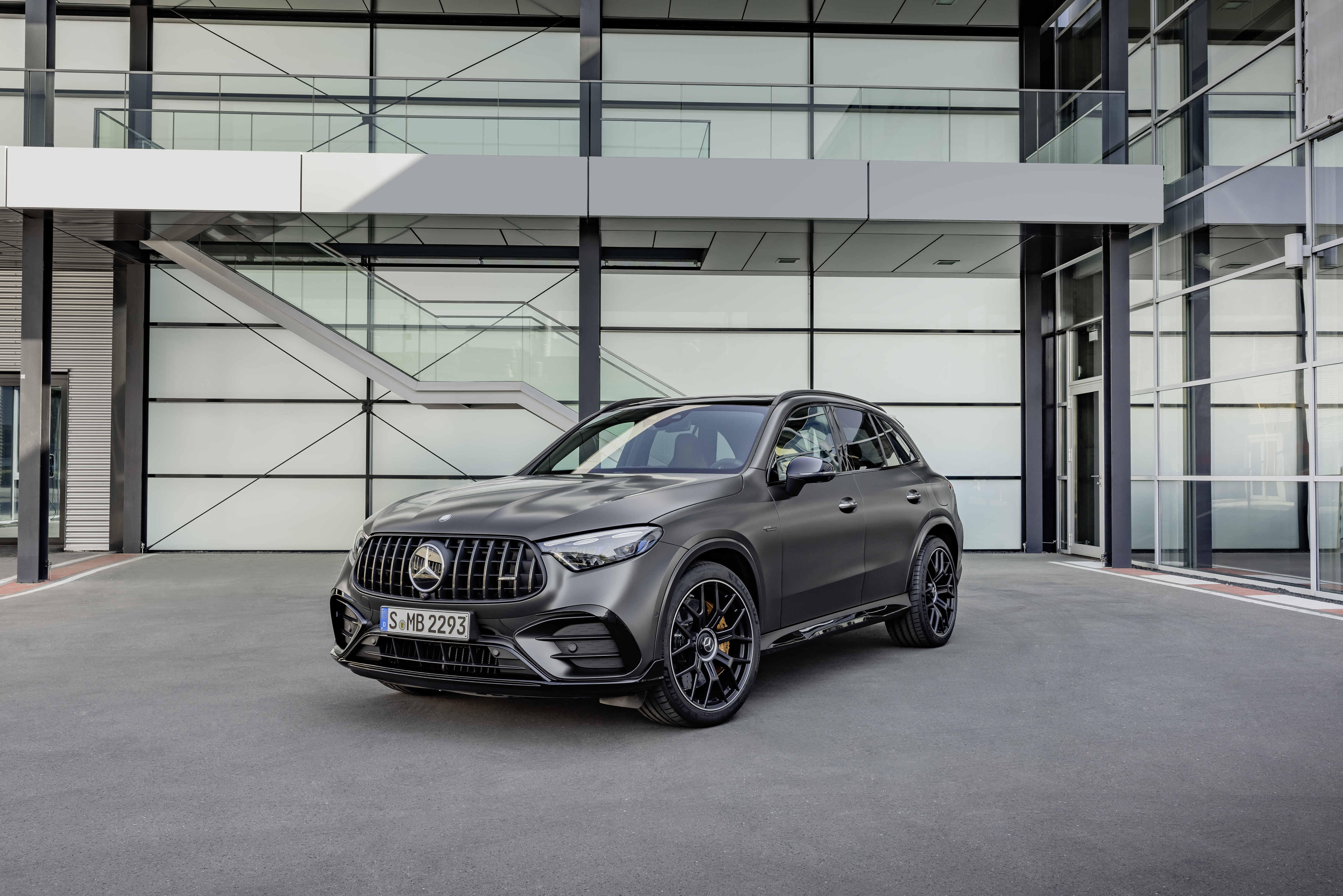 Der neue Mercedes-AMG GLC: Performance-SUV in zwei leistungsstarken ...