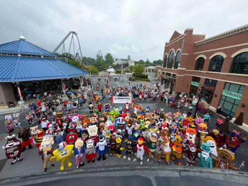 Hersheypark Hosts Over 100 Mascots for All-American Mascot Day