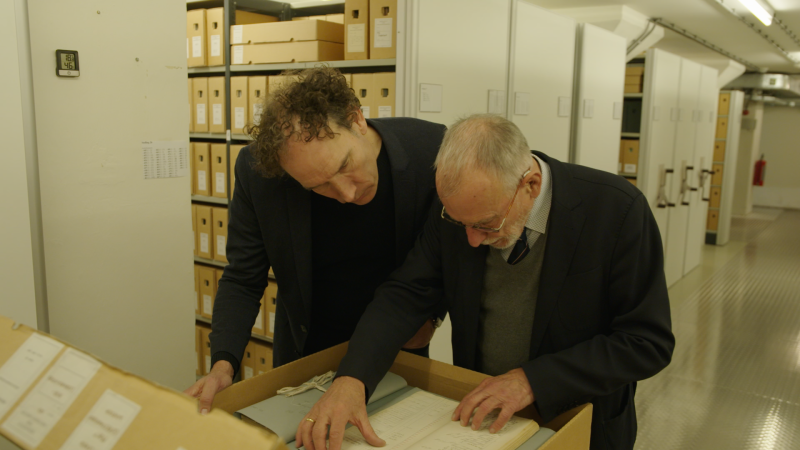 'IN DE BAN VAN GOED EN FOUT': SCHRIJVER ONNO BLOM ZOEKT NAAR VERBORGEN