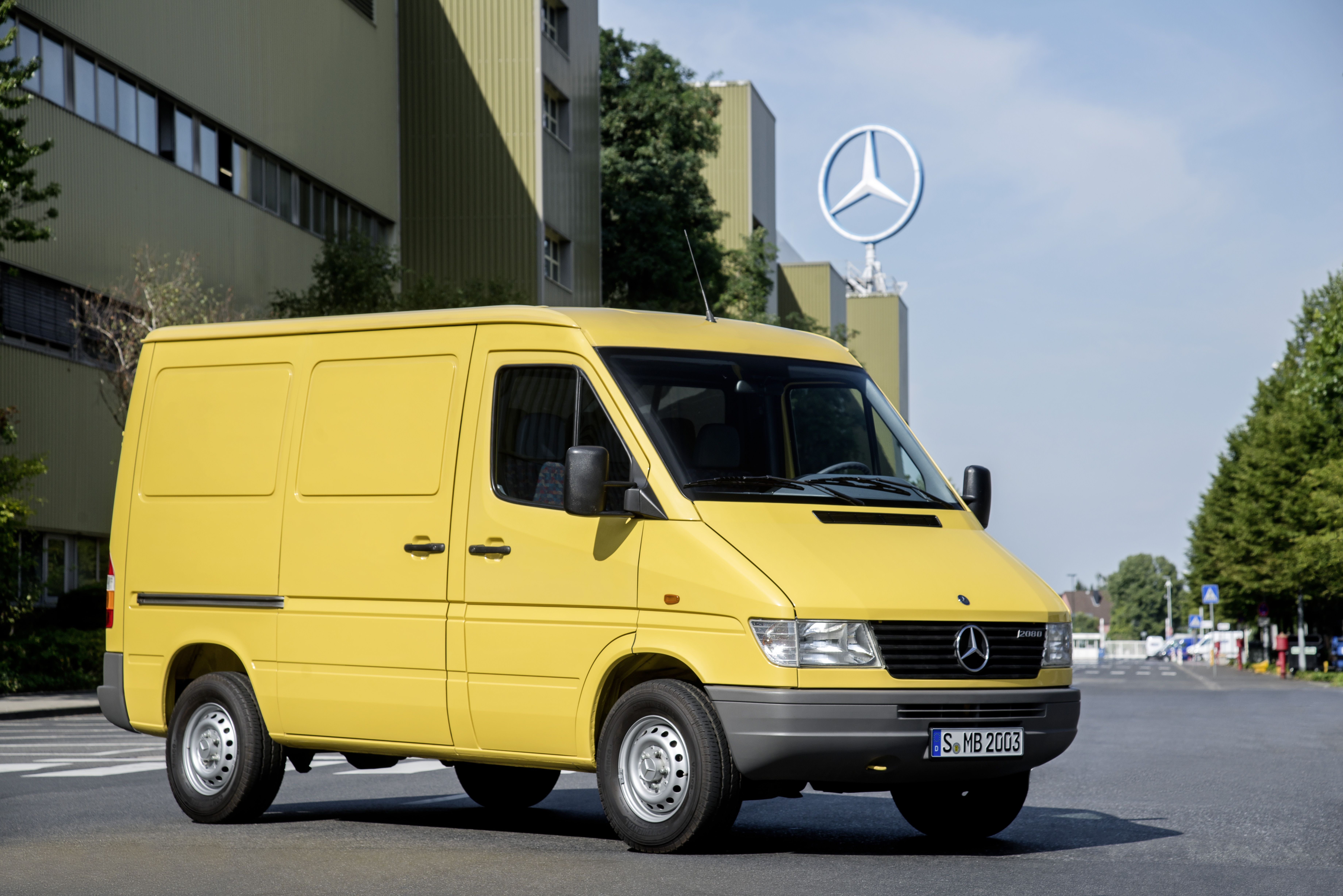 25 jaar innovatie: de Mercedes-Benz Sprinter is jarig