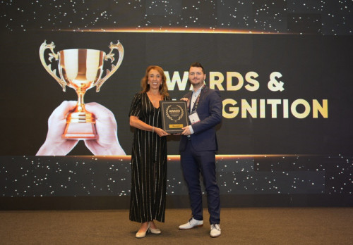Informatica-docent Wiley Finch wint Excellence in Education Award in Dubai
