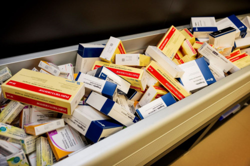 Inholland-onderzoekers in The Lancet Planetary Health: naar nieuwe richtlijnen milieubewust medicijngebruik