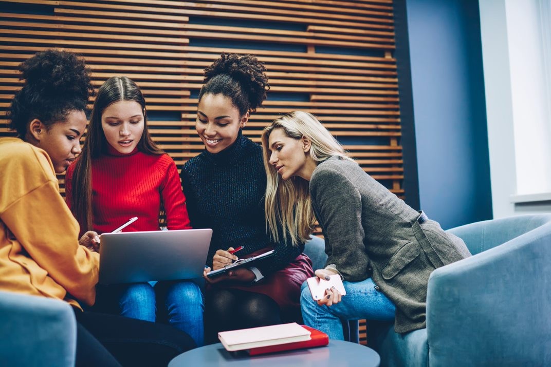 groepje_studenten_computer
