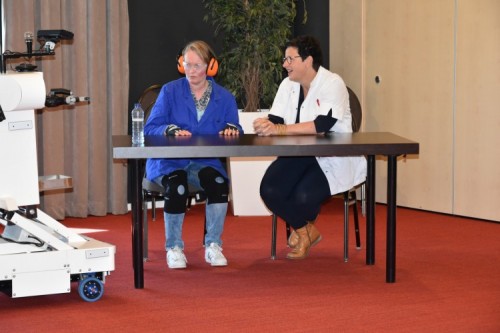 Verpleegkundigen NWZ-groep maken kennis met zorgrobots