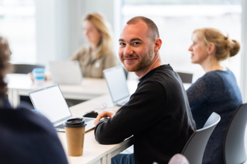 Inholland Academy lanceert nieuwe post-hbo opleidingen AI en Digitale Transformatie