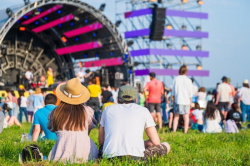 Waarom festivals blijven kiezen voor wegwerpplastic