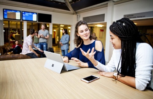 Studentenwelzijnsmonitor 2026: positieve trend zet zich voort