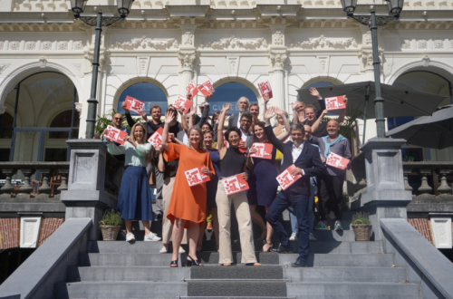Programmavoorstel PONT overhandigd aan staatssecretaris Gunay Uslu