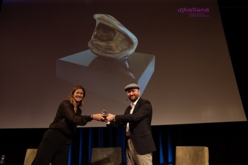 ‘Sign up with a community that advocates a future based on digital human rights’