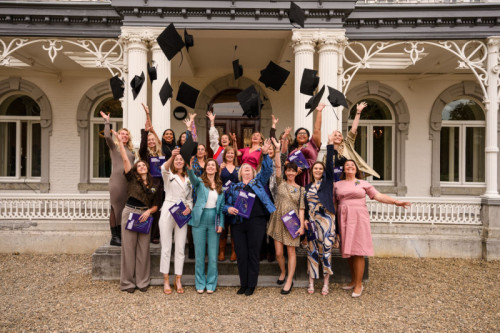 Eerste diploma-uitreiking master Verloskunde