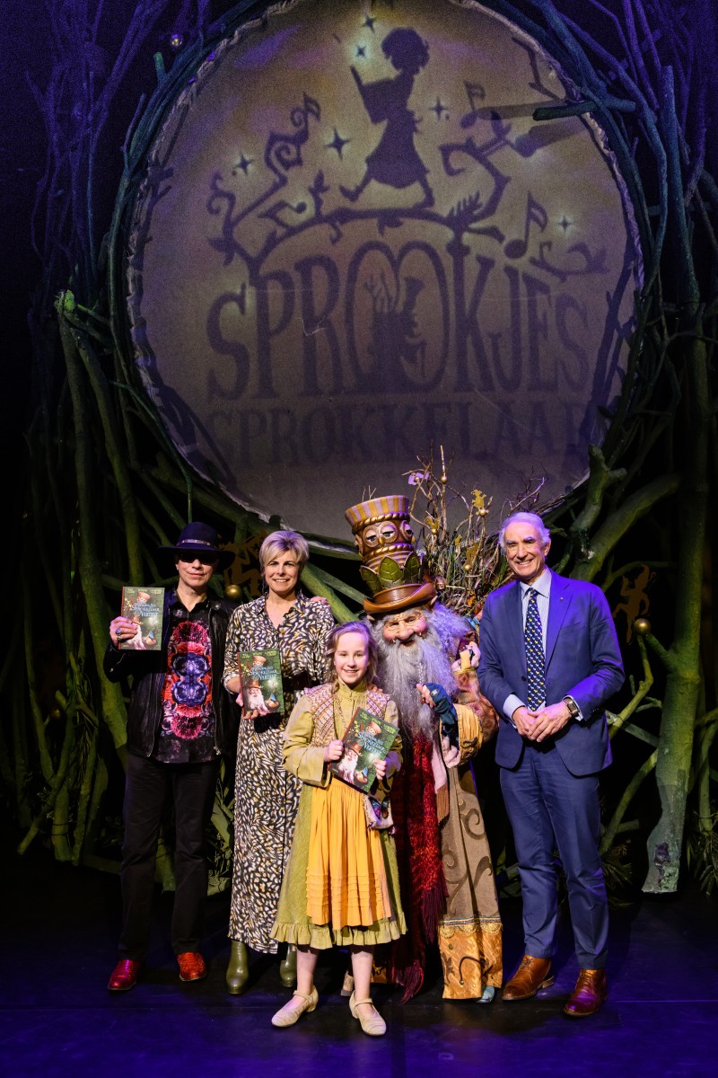 De Sprookjessprokkelaar vertelt - auteurs met Sterre en Sprookjessprokkelaar