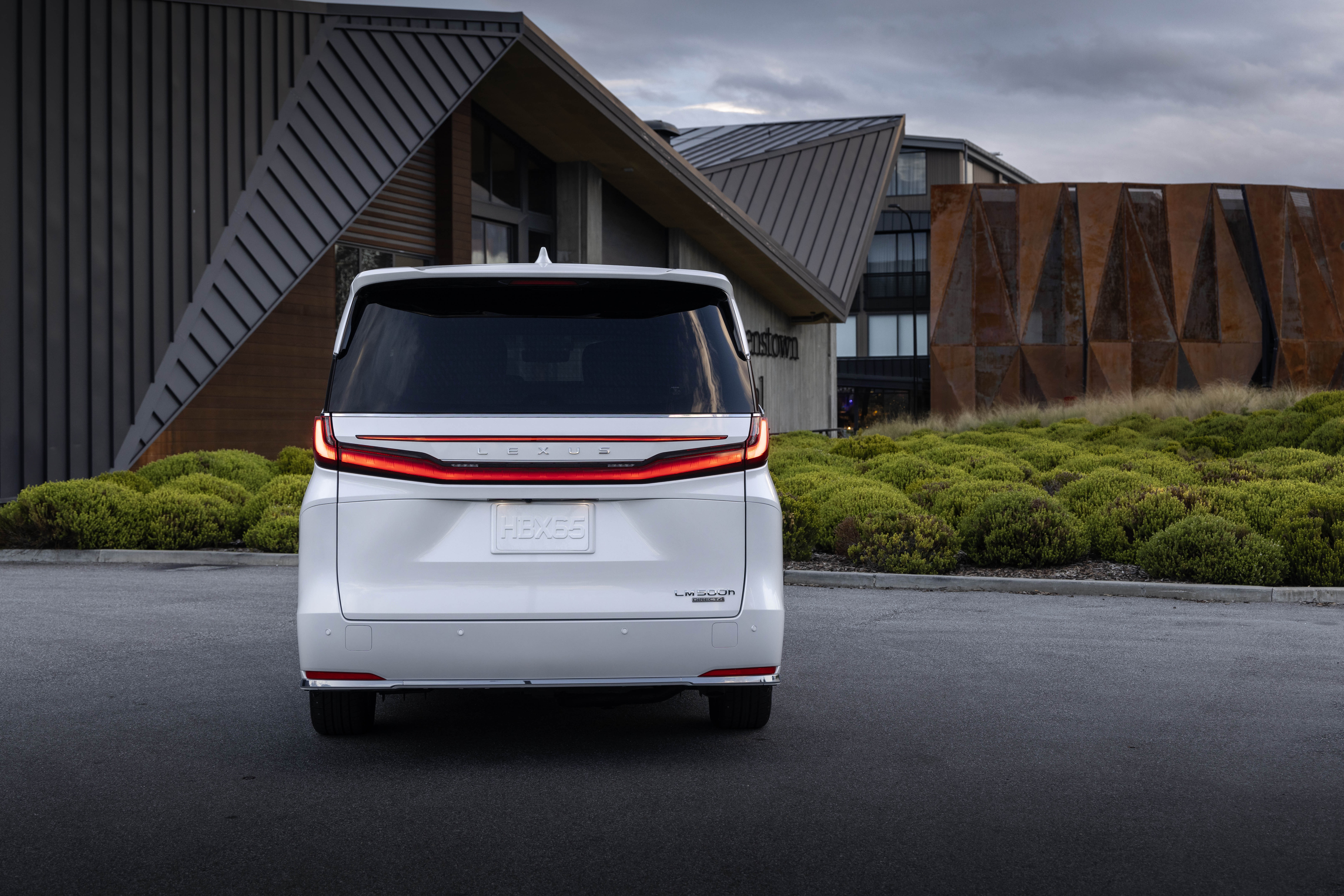 Lexus LM