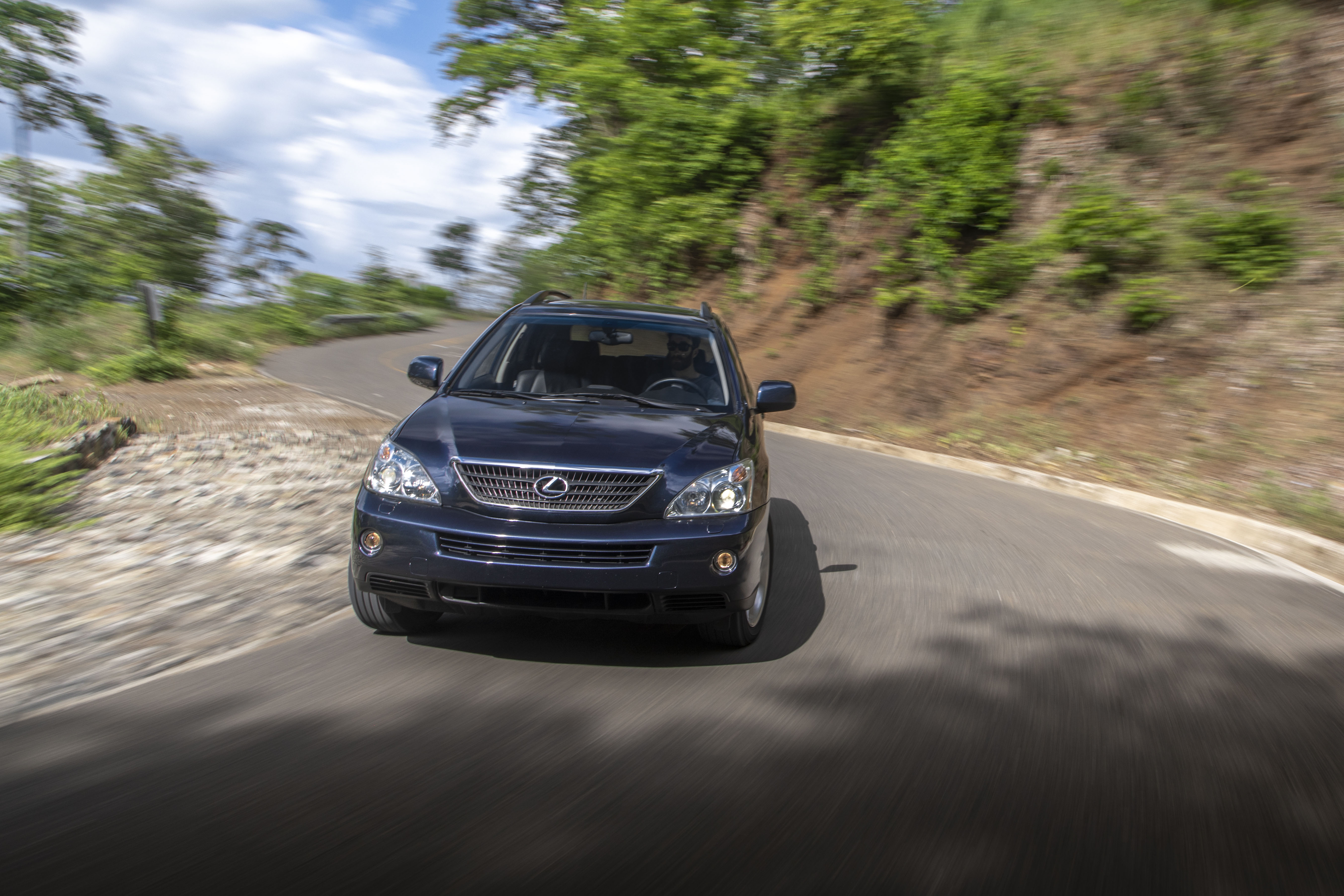 THE MARKET REVOLUTION: THE LEXUS RX, THE WORLD’S FIRST LUXURY CROSSOVER