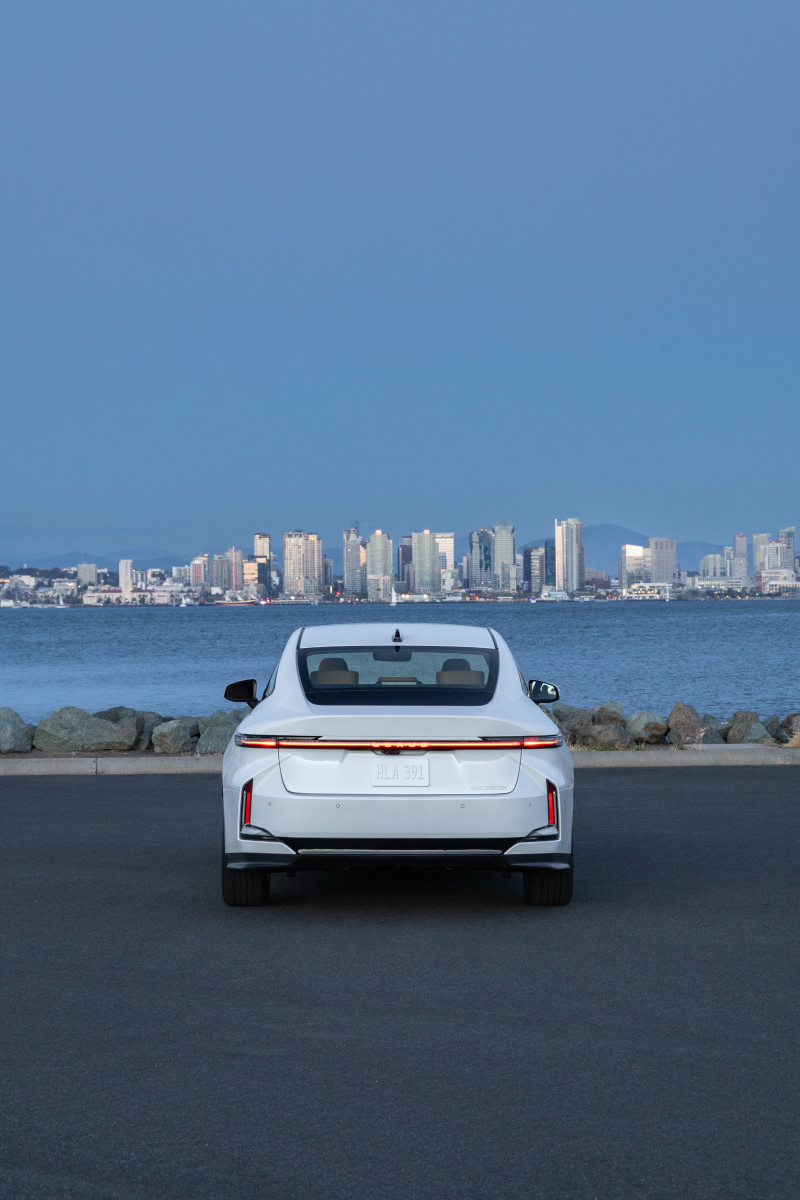 Rear view of the all-new Lexus ES