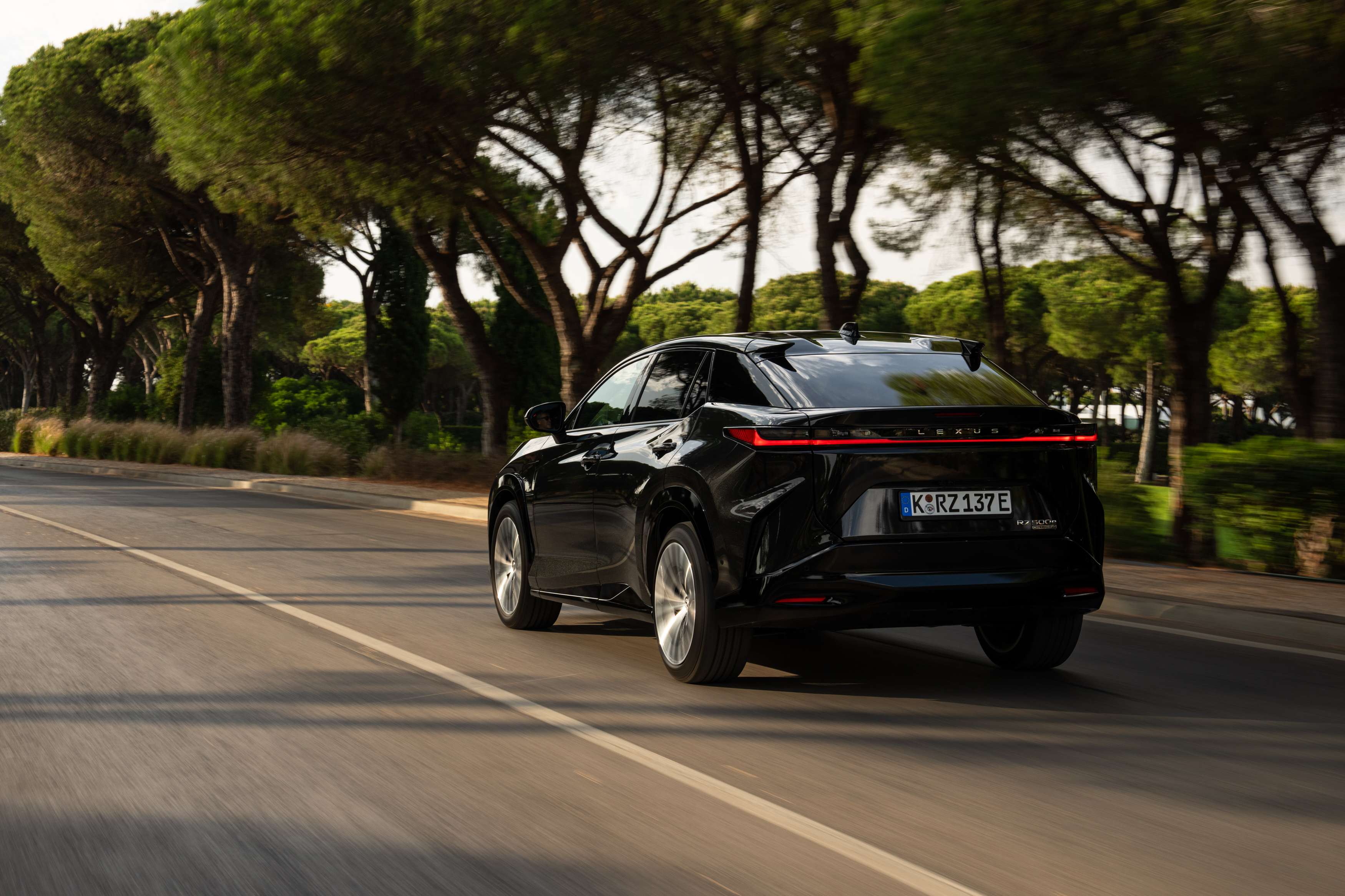 Lexus Rz 55e NUOVO LEXUS RZ: PIÙ POTENZA, EFFICIENZA E PIACERE DI GUIDA