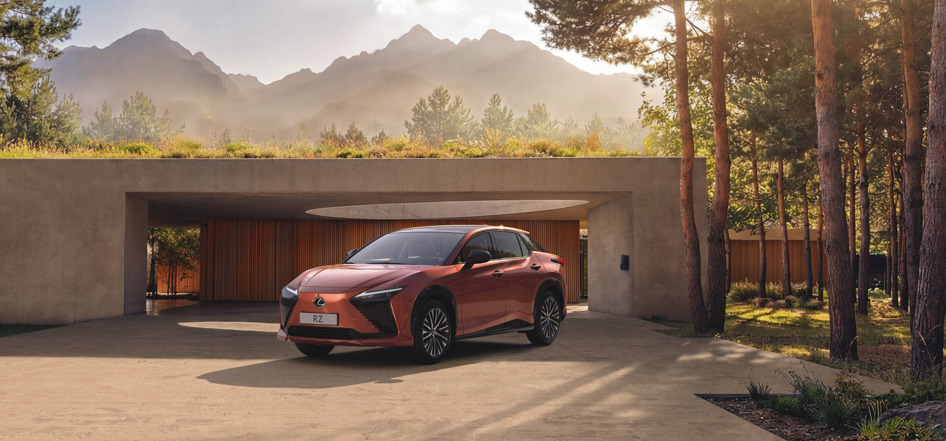 XL123M_LexusRZ_KV_1_AI_EXT_HIRES_COMP_SUN_RIGHT_CMYK_16K_R3_Crop_2