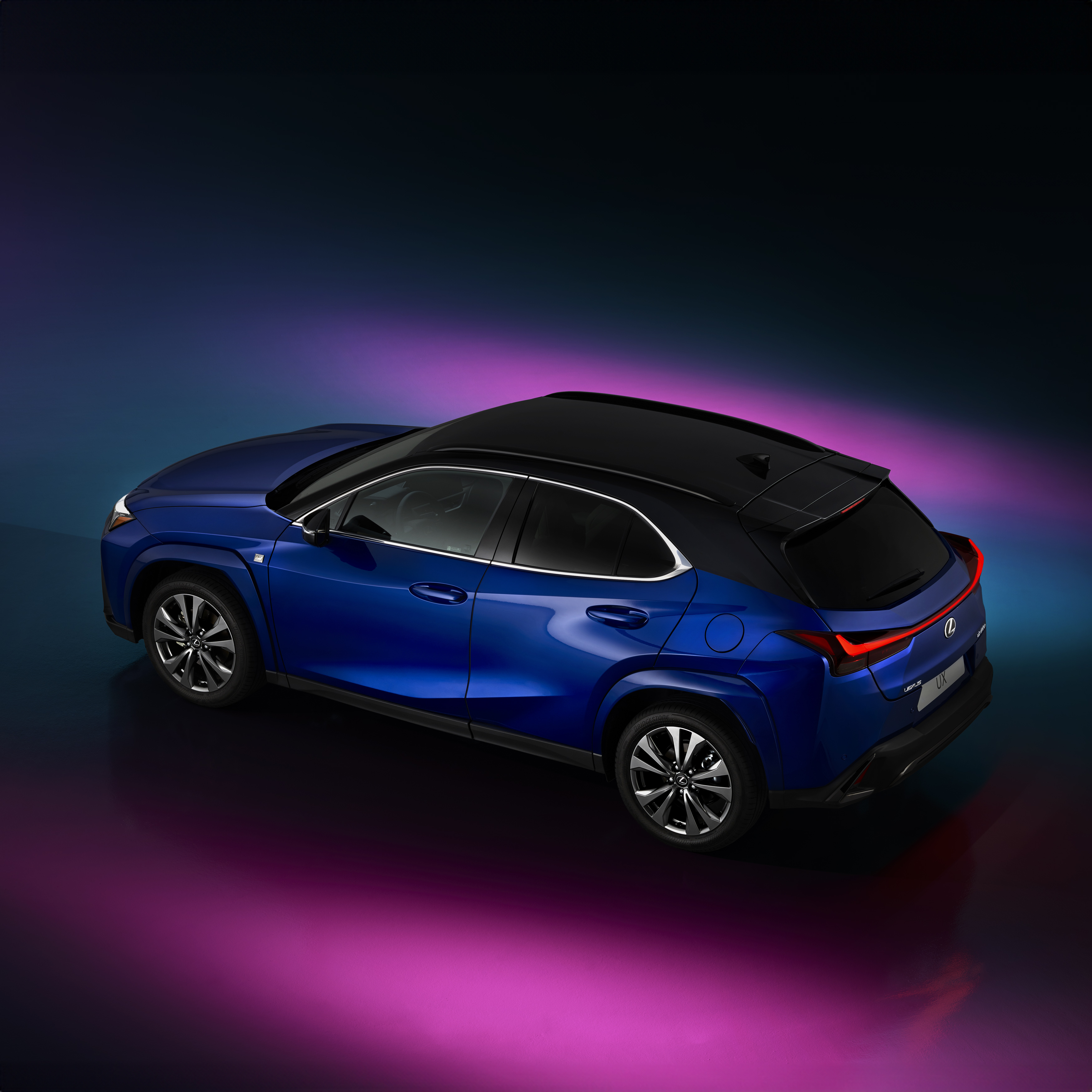 NEW UX 300h: MORE POWER AND WIDE-RANGING REFINEMENTS IN 2024