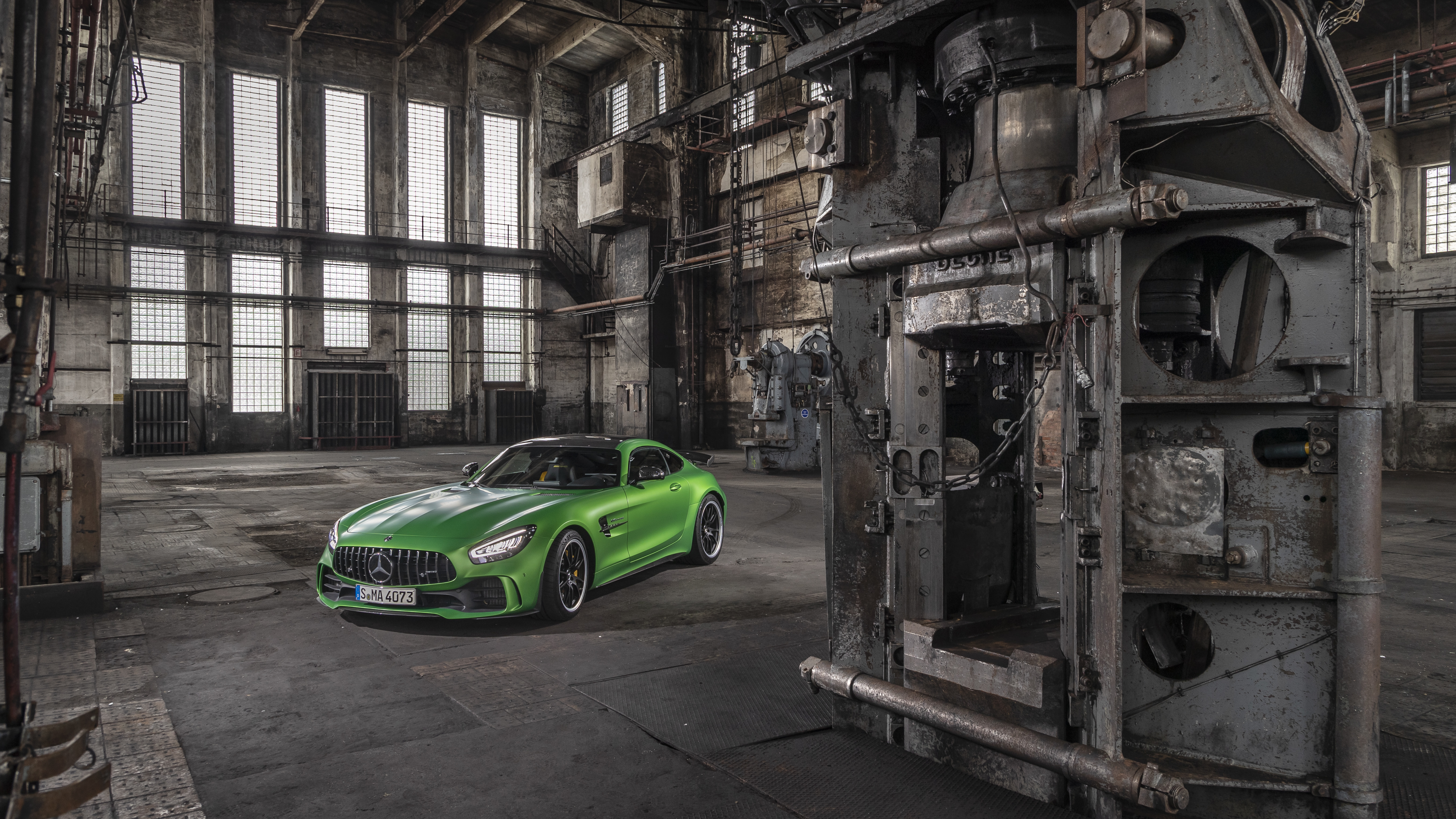 Nowe modele Mercedes-AMG GT oraz AMG GT R PRO