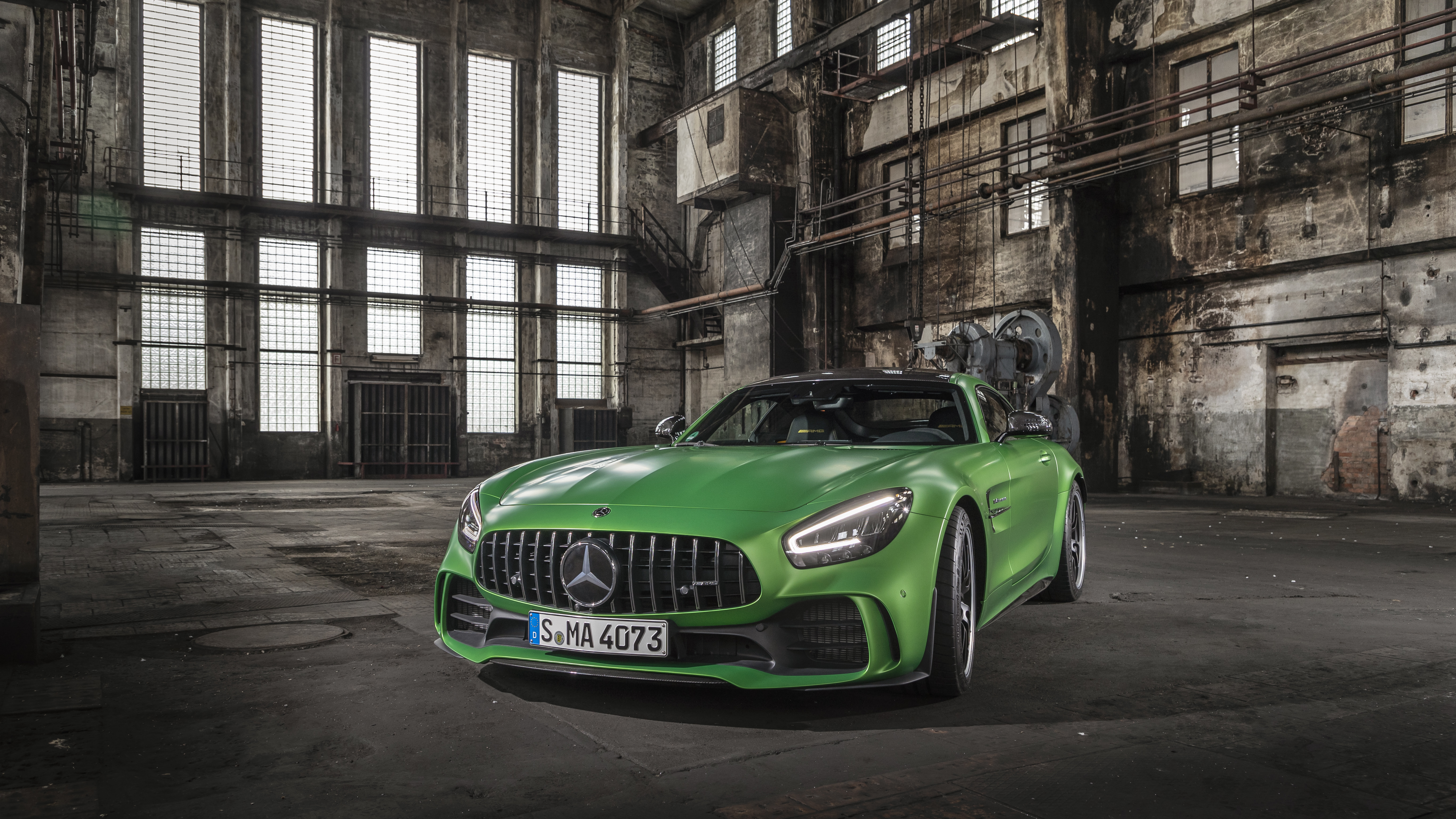 Nowe modele Mercedes-AMG GT oraz AMG GT R PRO