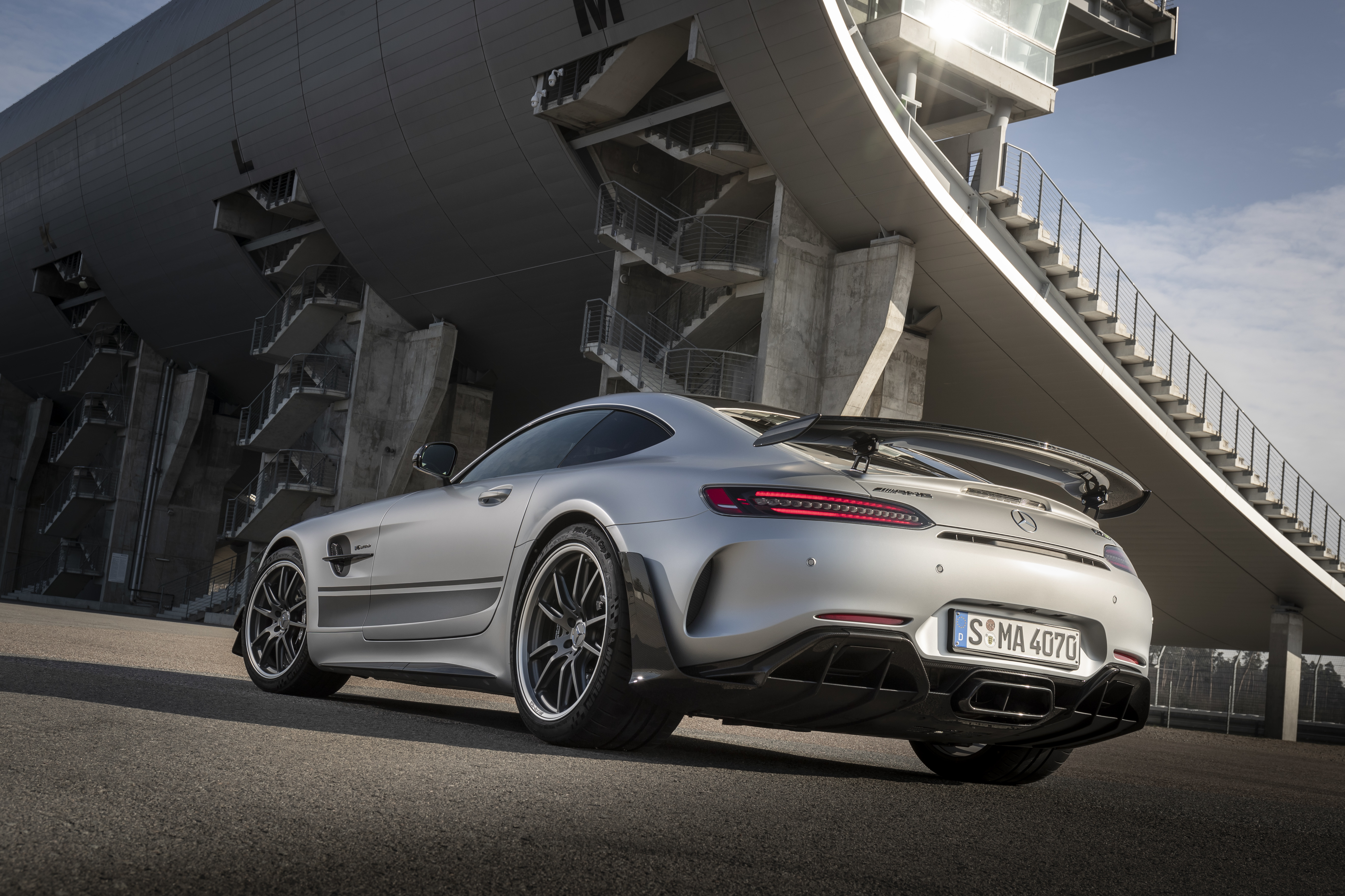 Nowe modele Mercedes-AMG GT oraz AMG GT R PRO