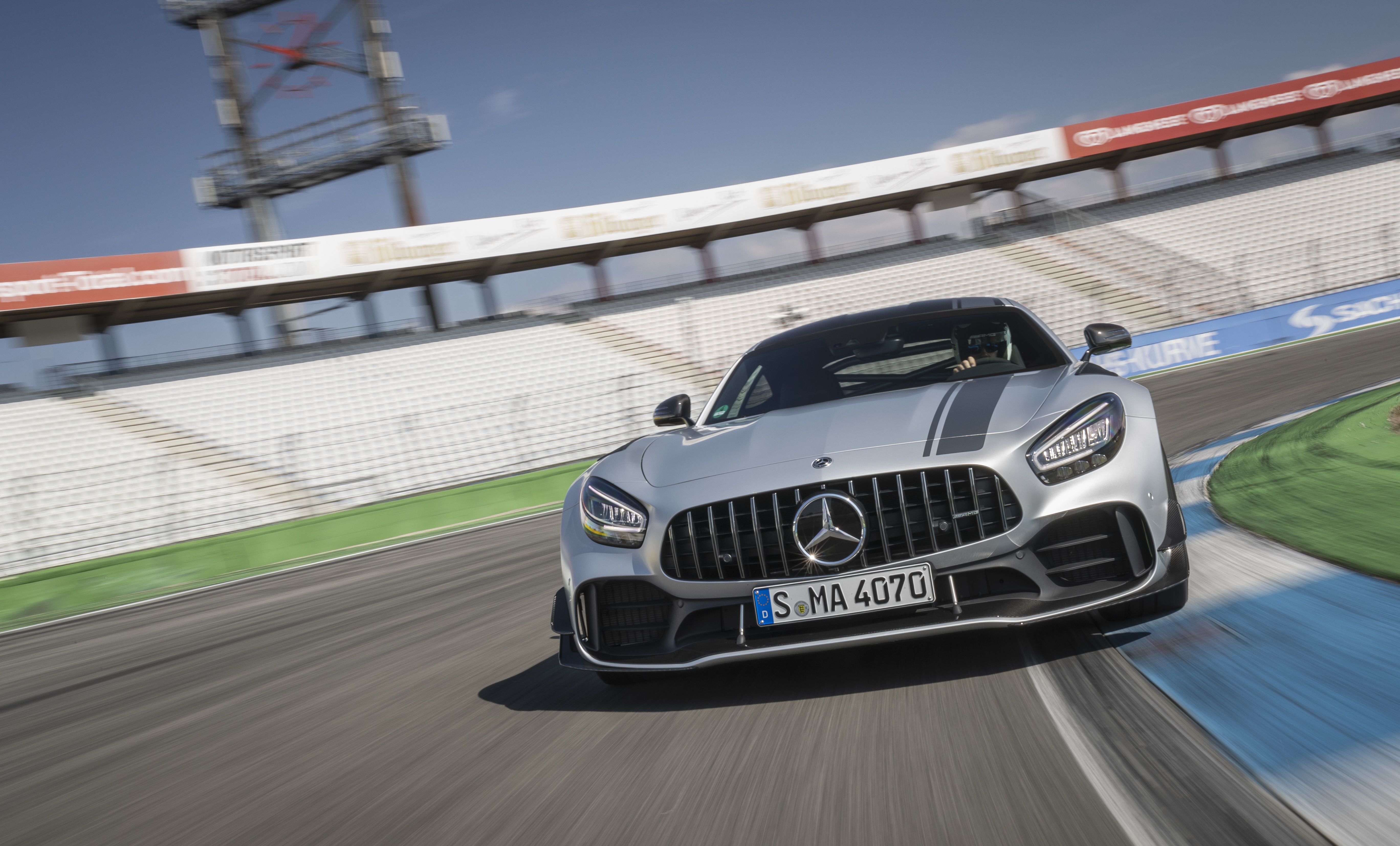 Nowe modele Mercedes-AMG GT oraz AMG GT R PRO