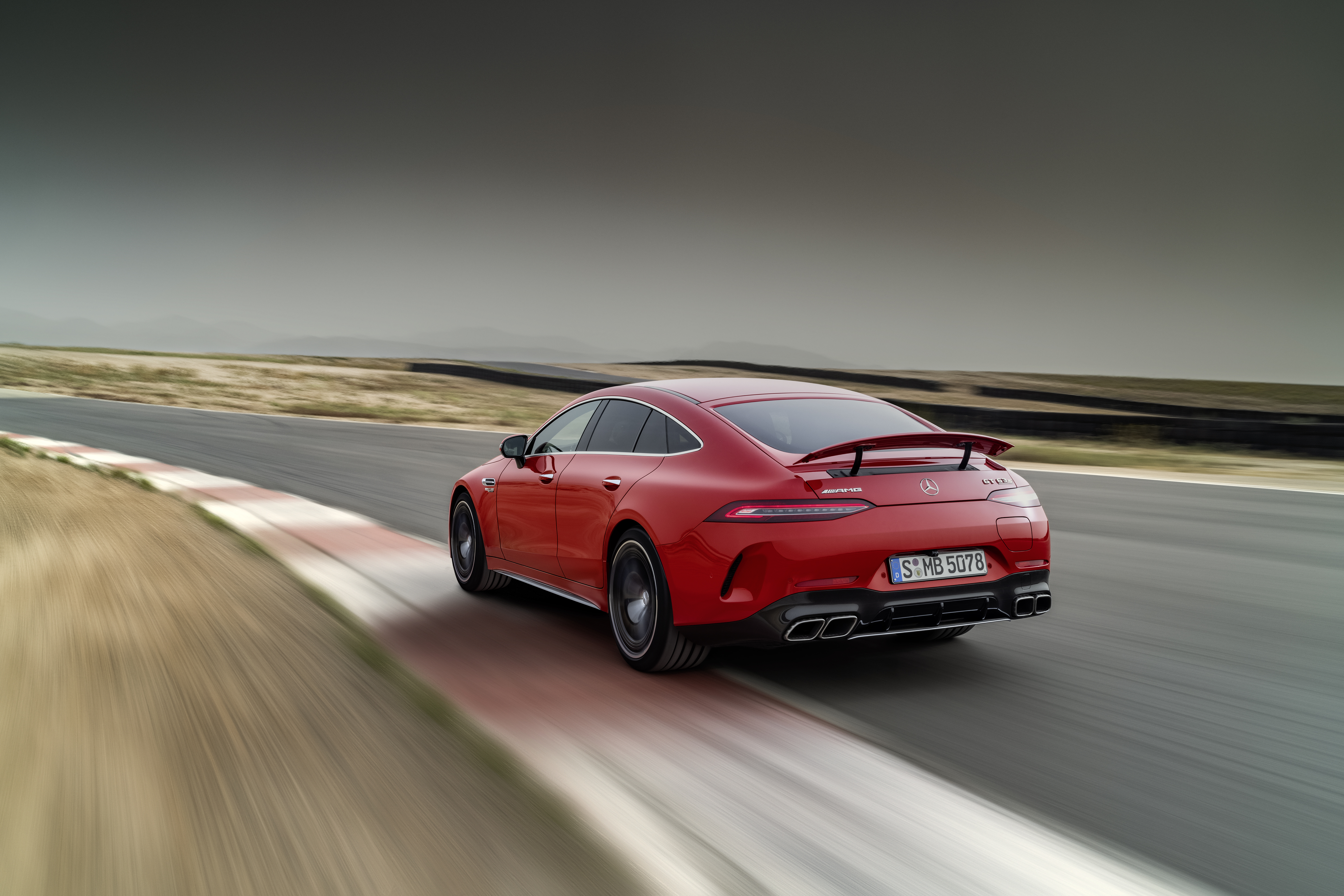 Światowa premiera pierwszej hybrydy Mercedes-AMG o wysokich osiągach