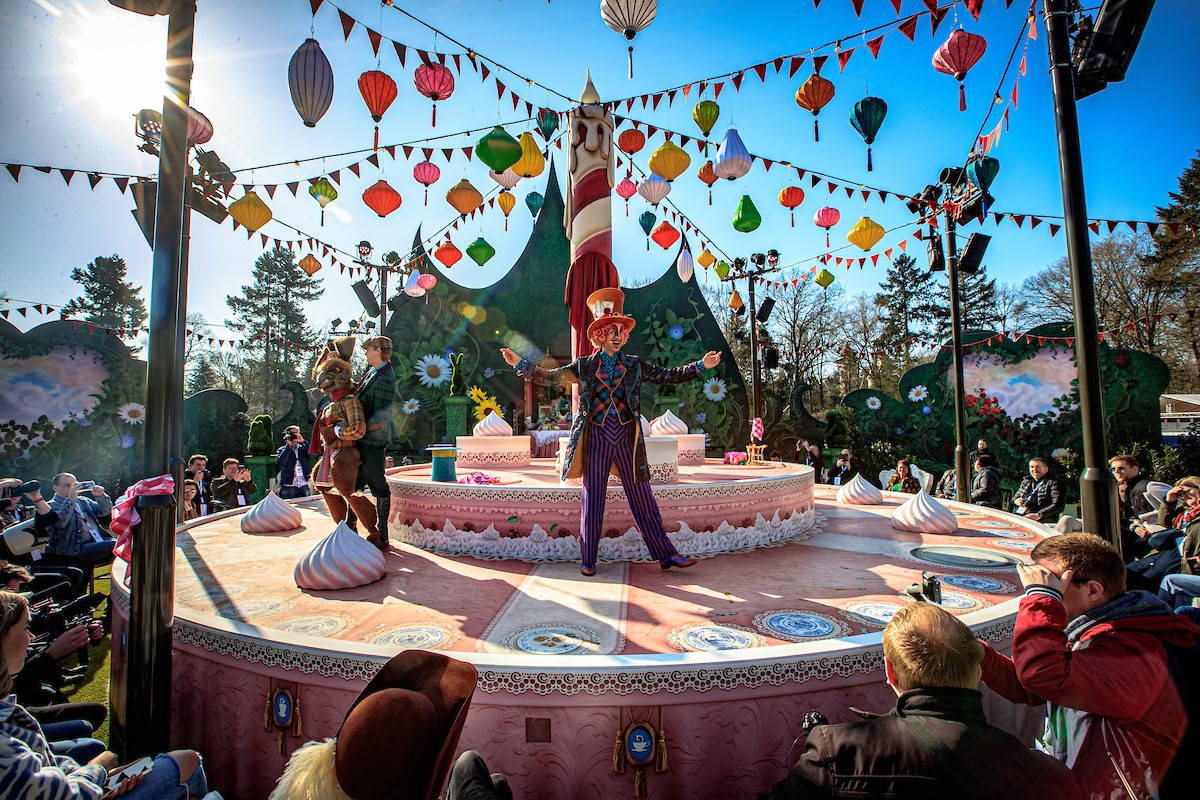 Die verr&uuml;ckte Geburtstags-Teeparty ist er&ouml;ffnet