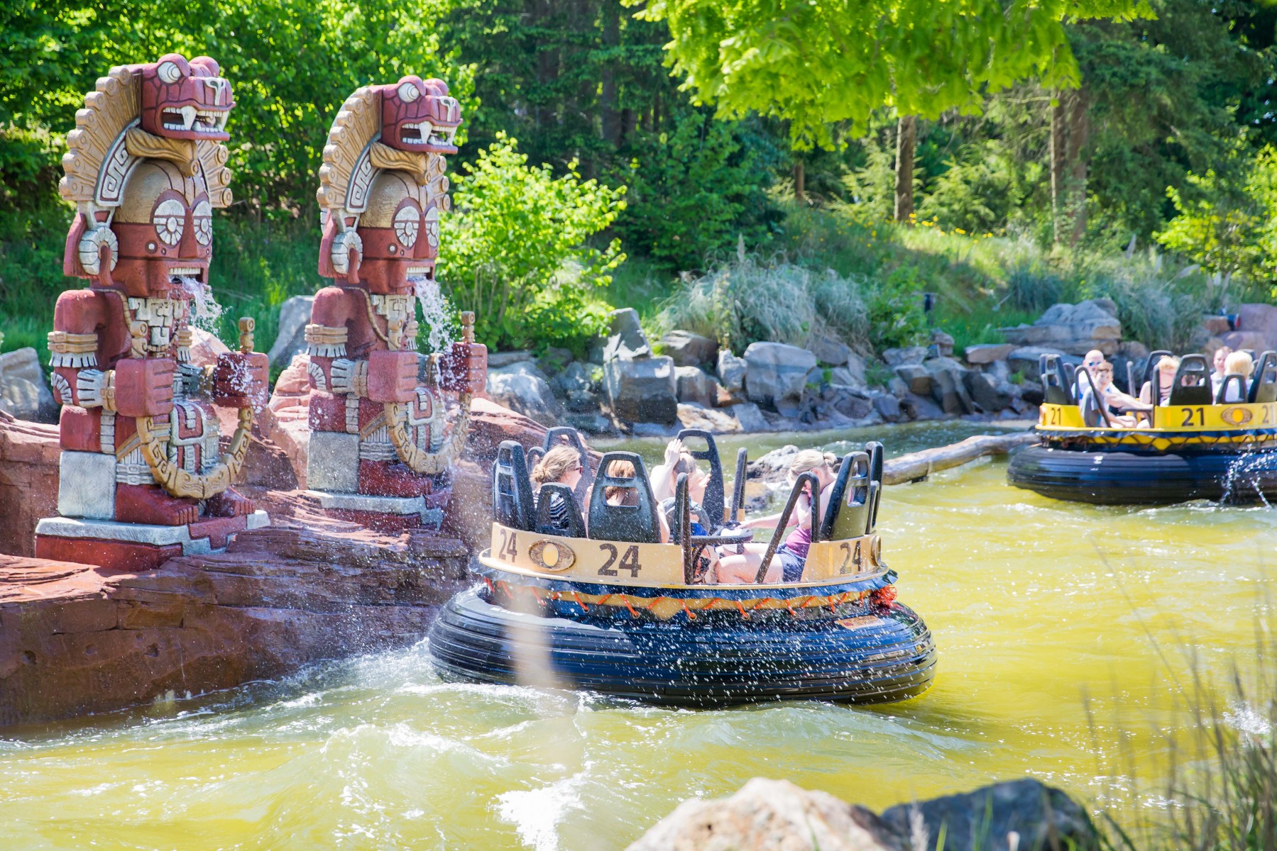 Efteling_In der Wildwasserbahn Pira&ntilde;a kann man ganz sch&ouml;n nass werden