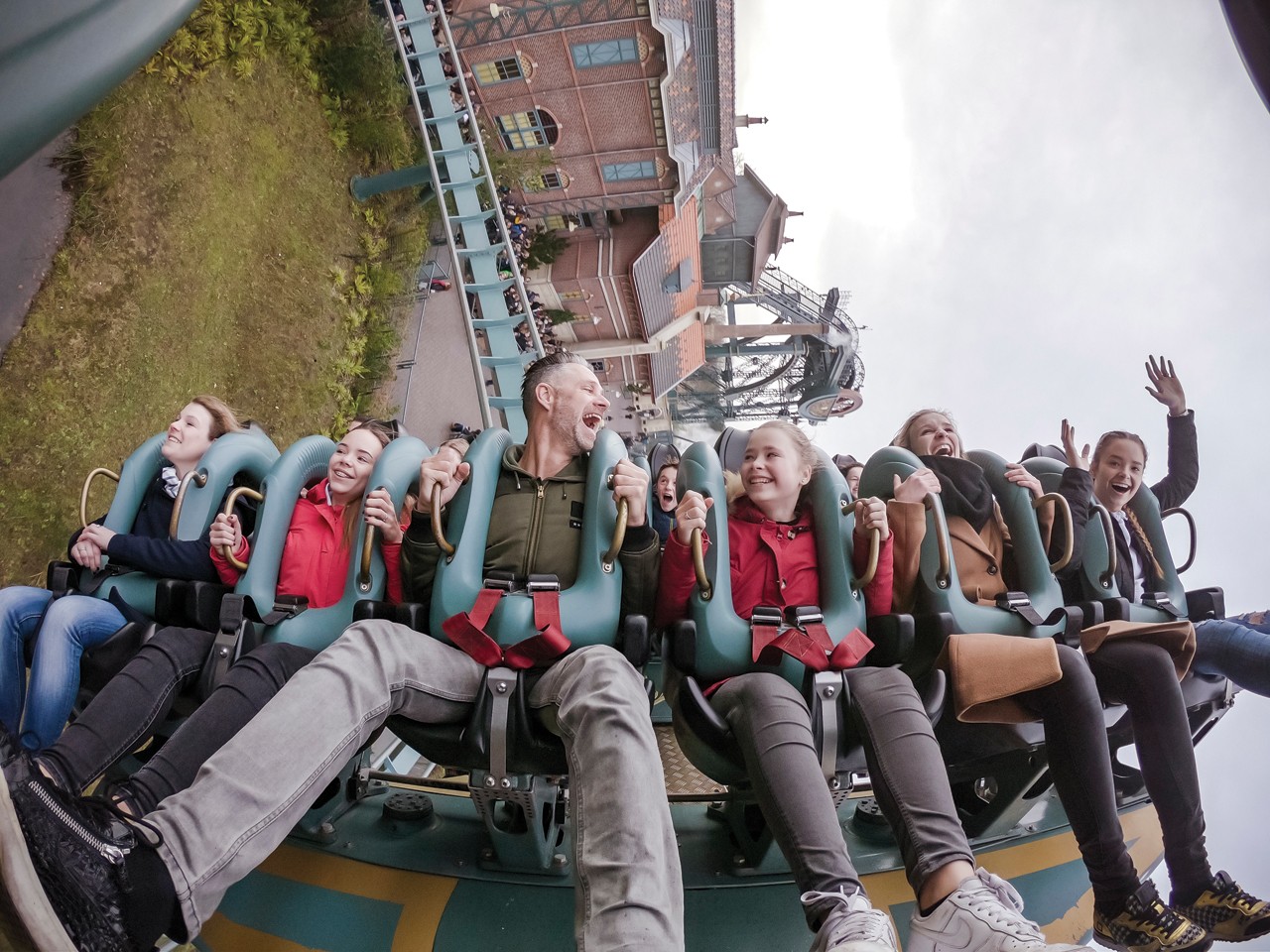 Mit Papa im Dive Coaster Baron 1898