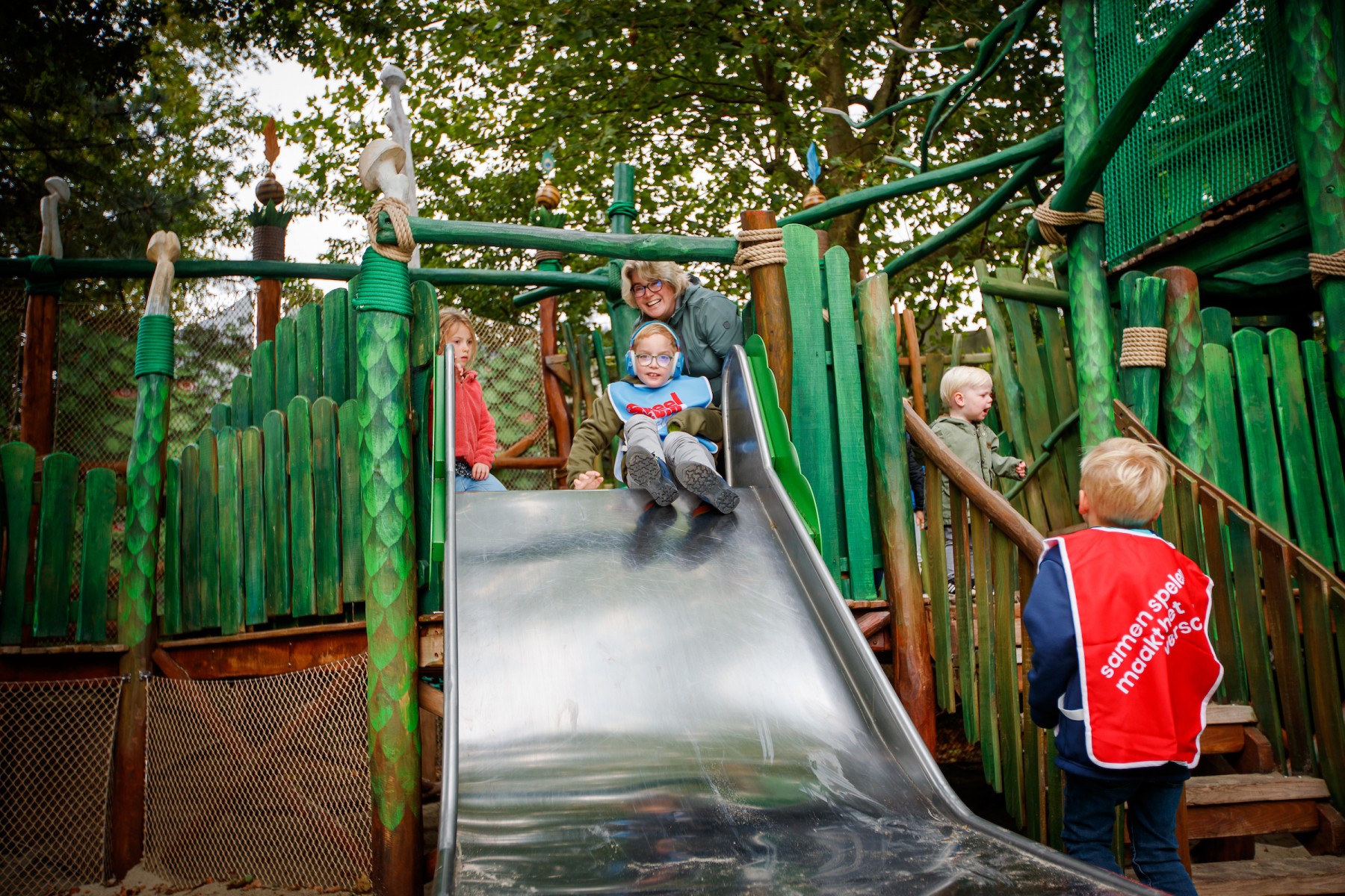 Efteling_Raus aus dem Rollstuhl, rauf auf die Rutsche ... Im Spielwald Nest! ist das m&ouml;glich