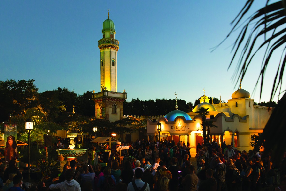 Efteling_Sommerfestival vor der Themenfahrt Fata Morgana