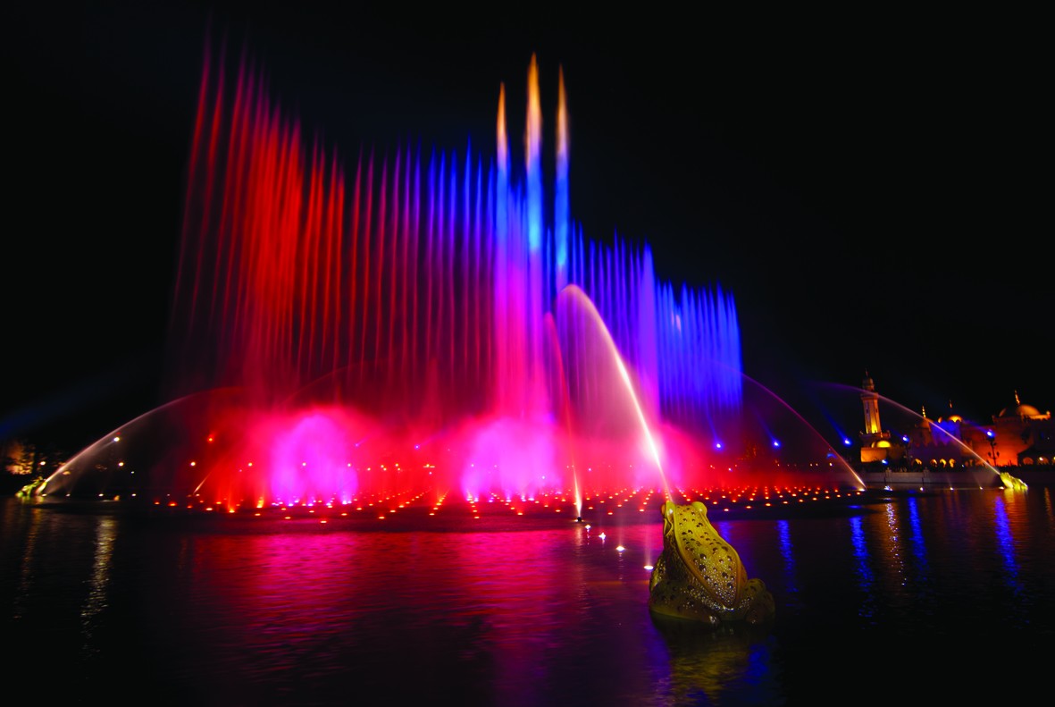 Efteling_Wassershow Aquanura vor dem dunklen Nachthimmel