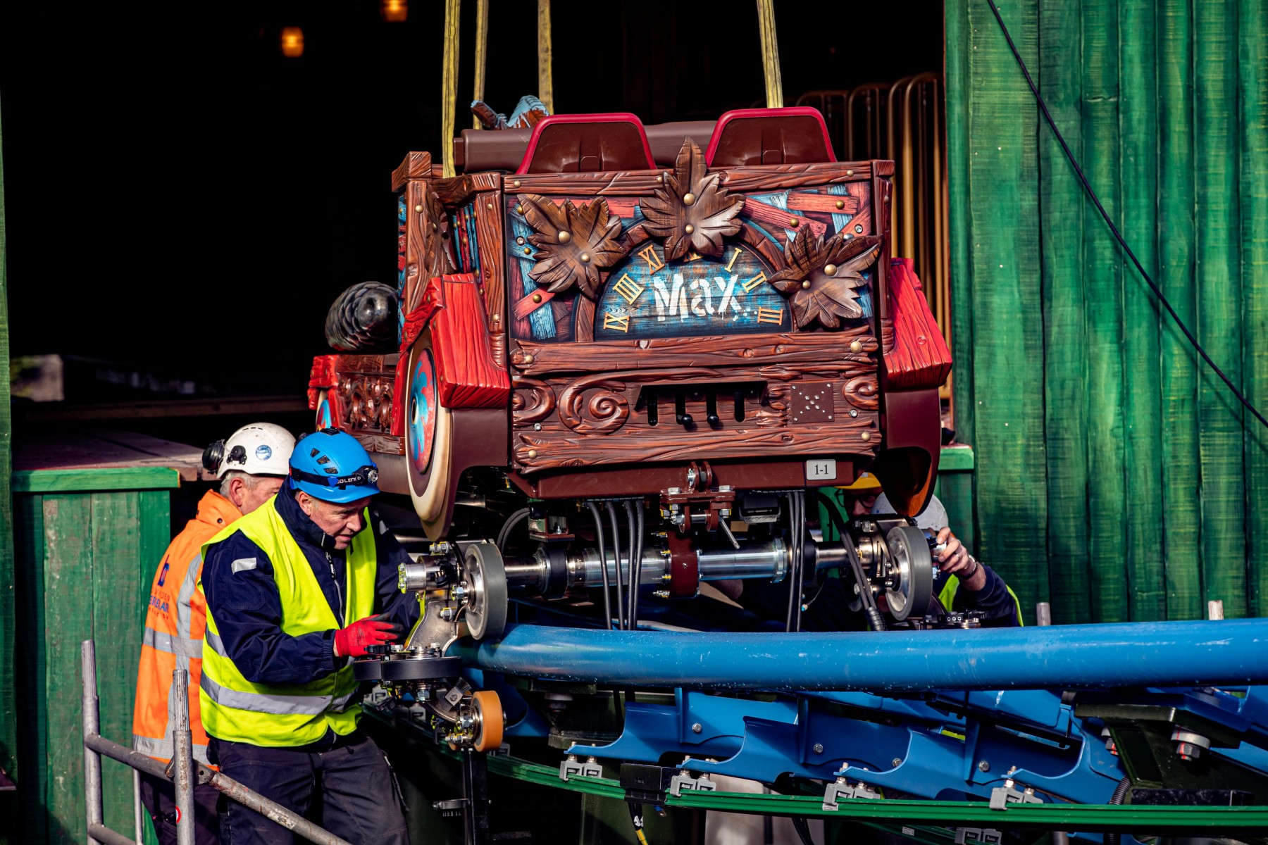 Efteling_Zug und Fahrbahn kommen erstmals zusammen