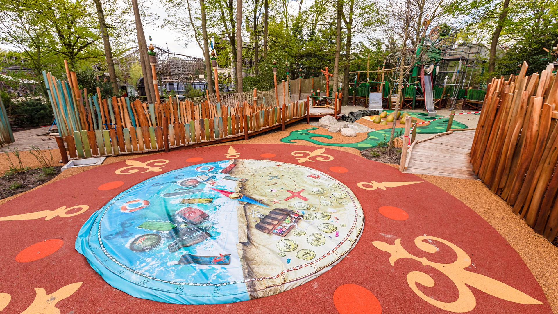 Efteling Nest! - Wasserbett und Drachenturm