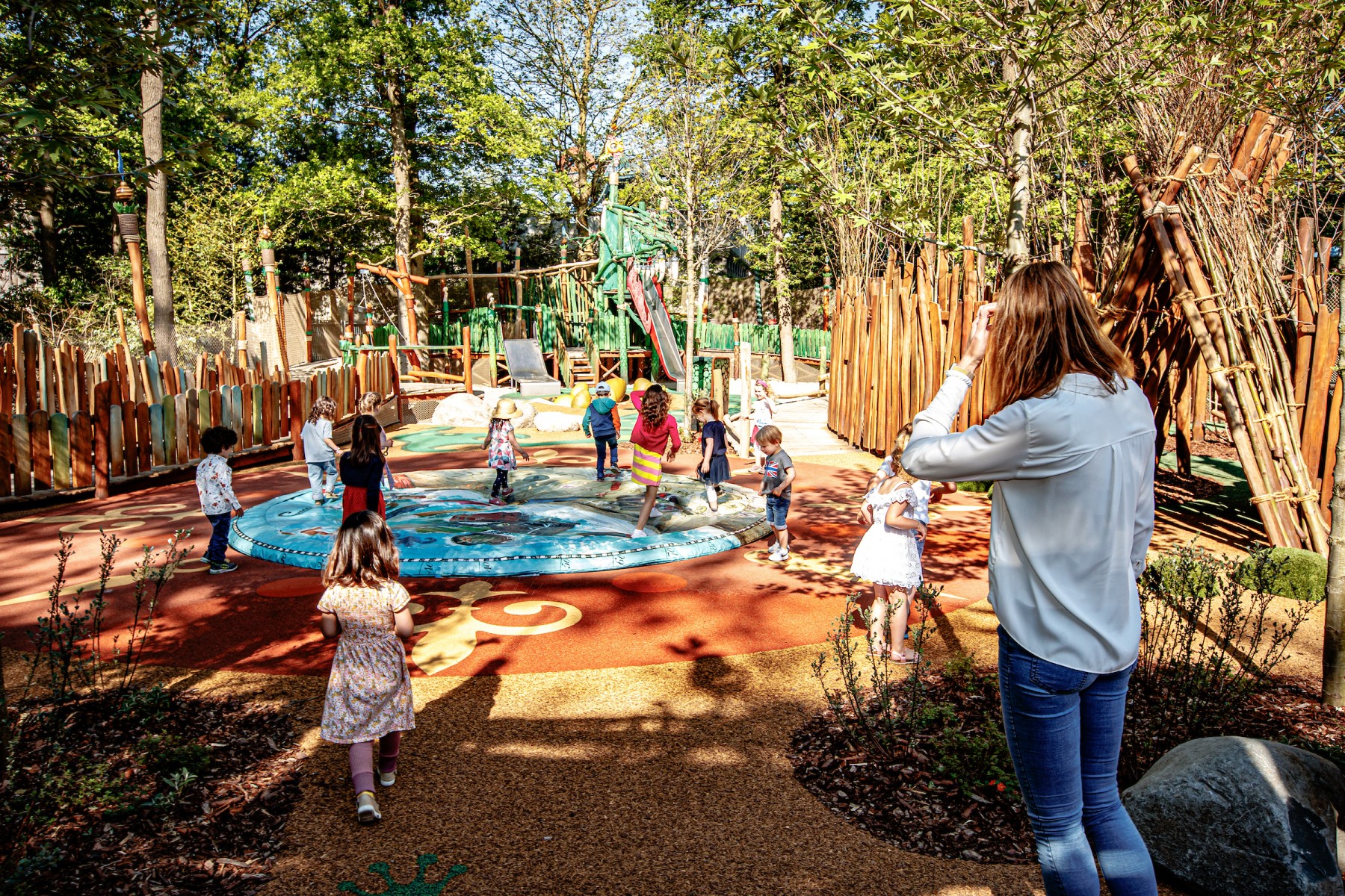 Efteling Spielwald Nest! - Wasserbett und Drachenturm