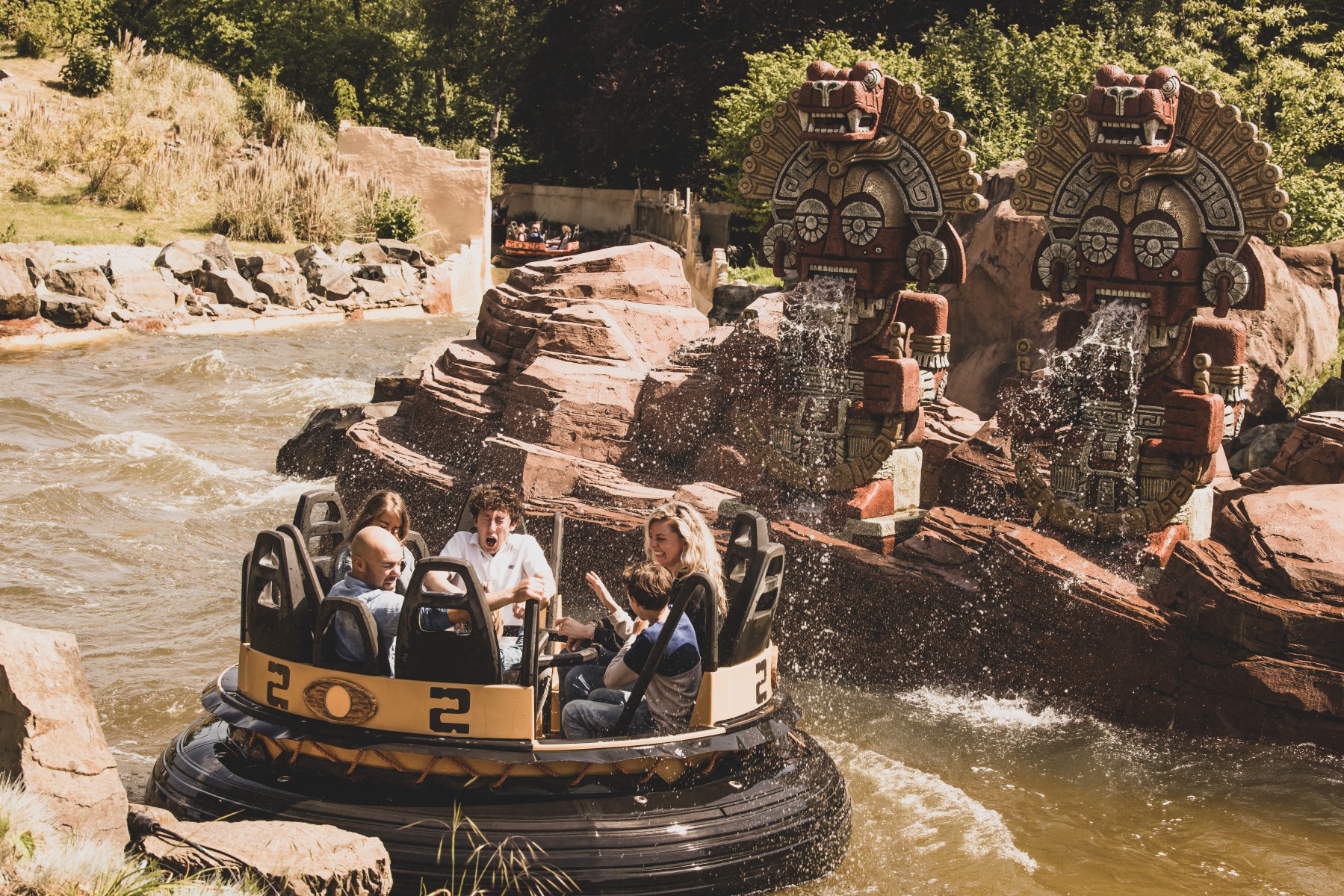 Pira&ntilde;a - Familie wordt nat in bootje