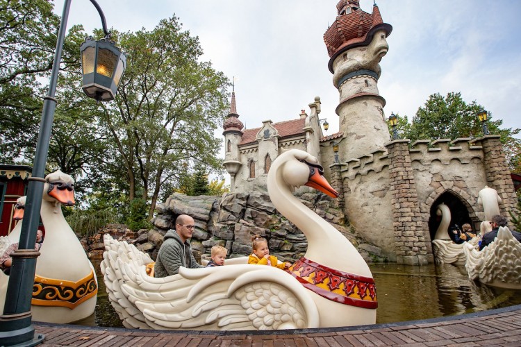 The Six Swans Storynory
