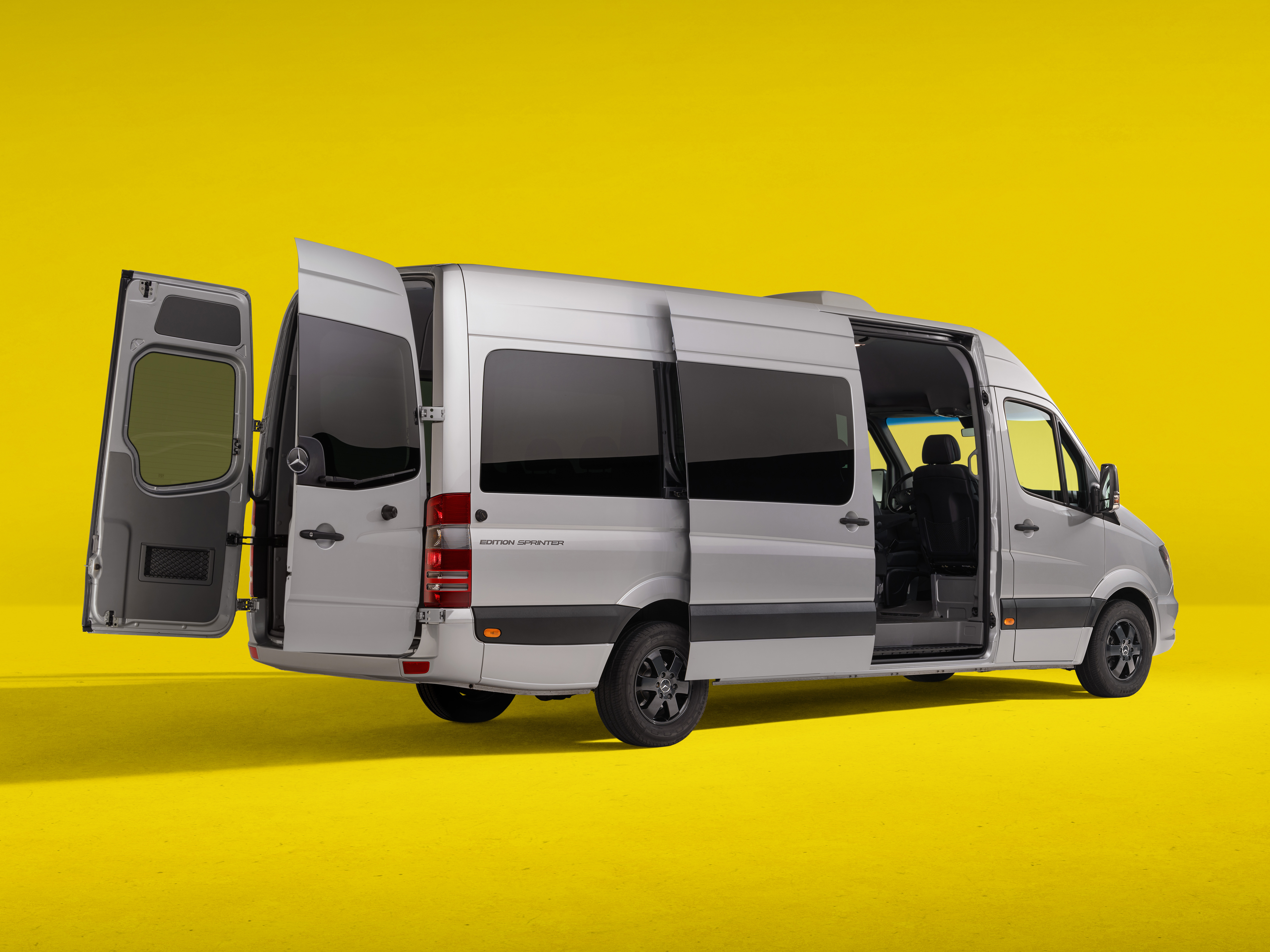 Sprinter 46 Mercedes-Benz Sprinter festeggia 30 anni di successi con una serie speciale