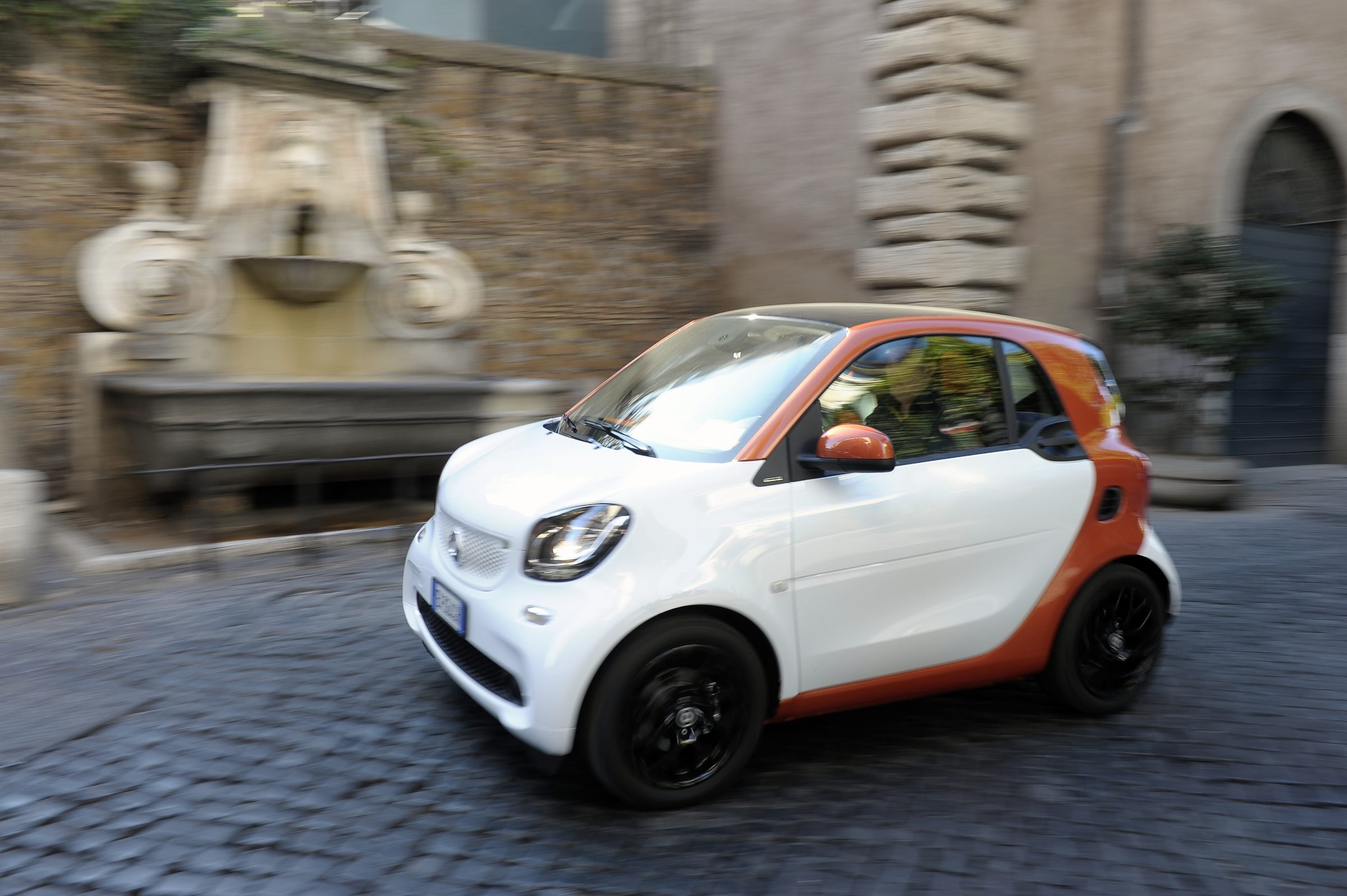 smart center Roma lancia 'smart for Rome' card