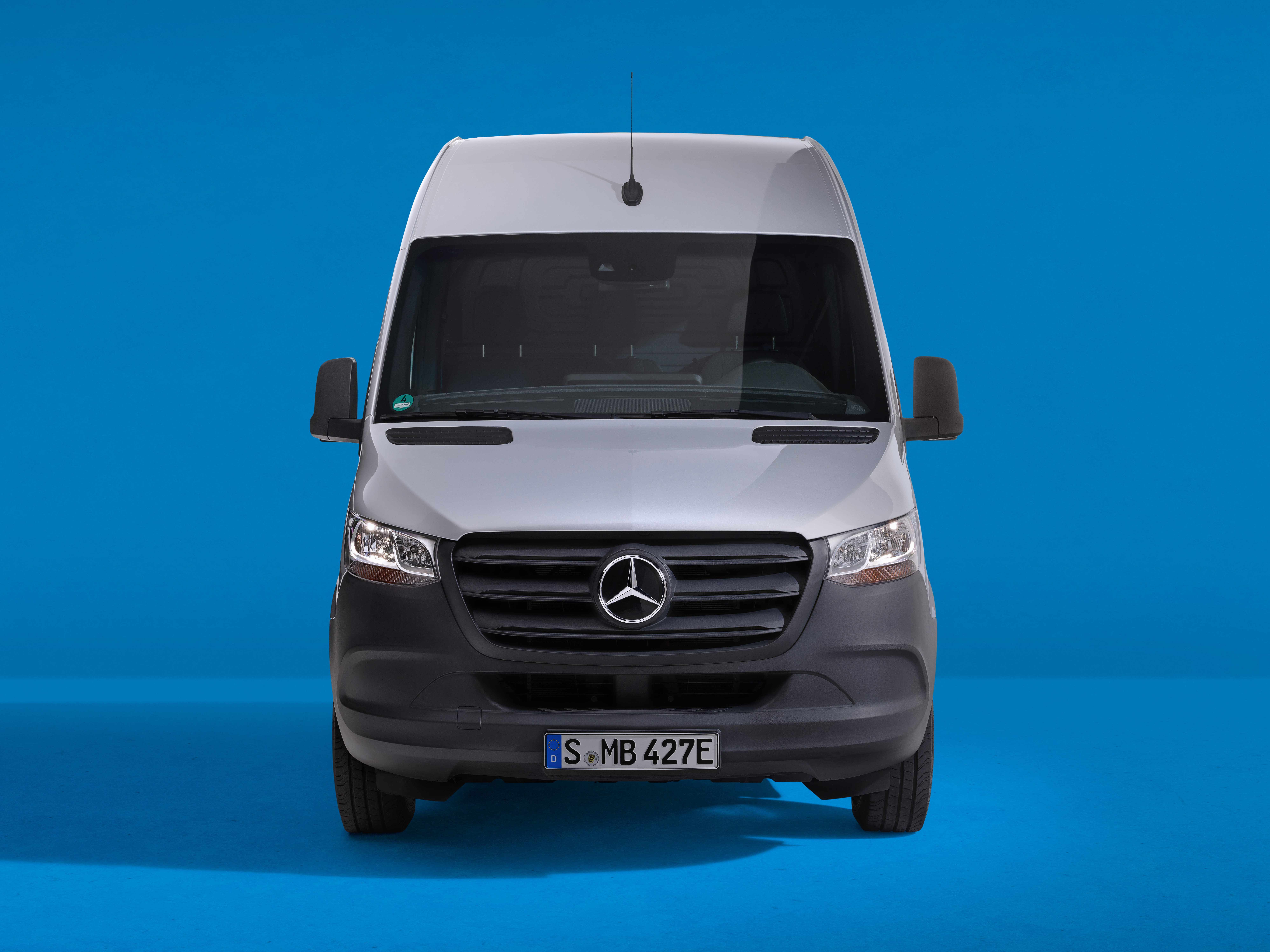 Sprinter 46 Mercedes-Benz Sprinter festeggia 30 anni di successi con una serie speciale