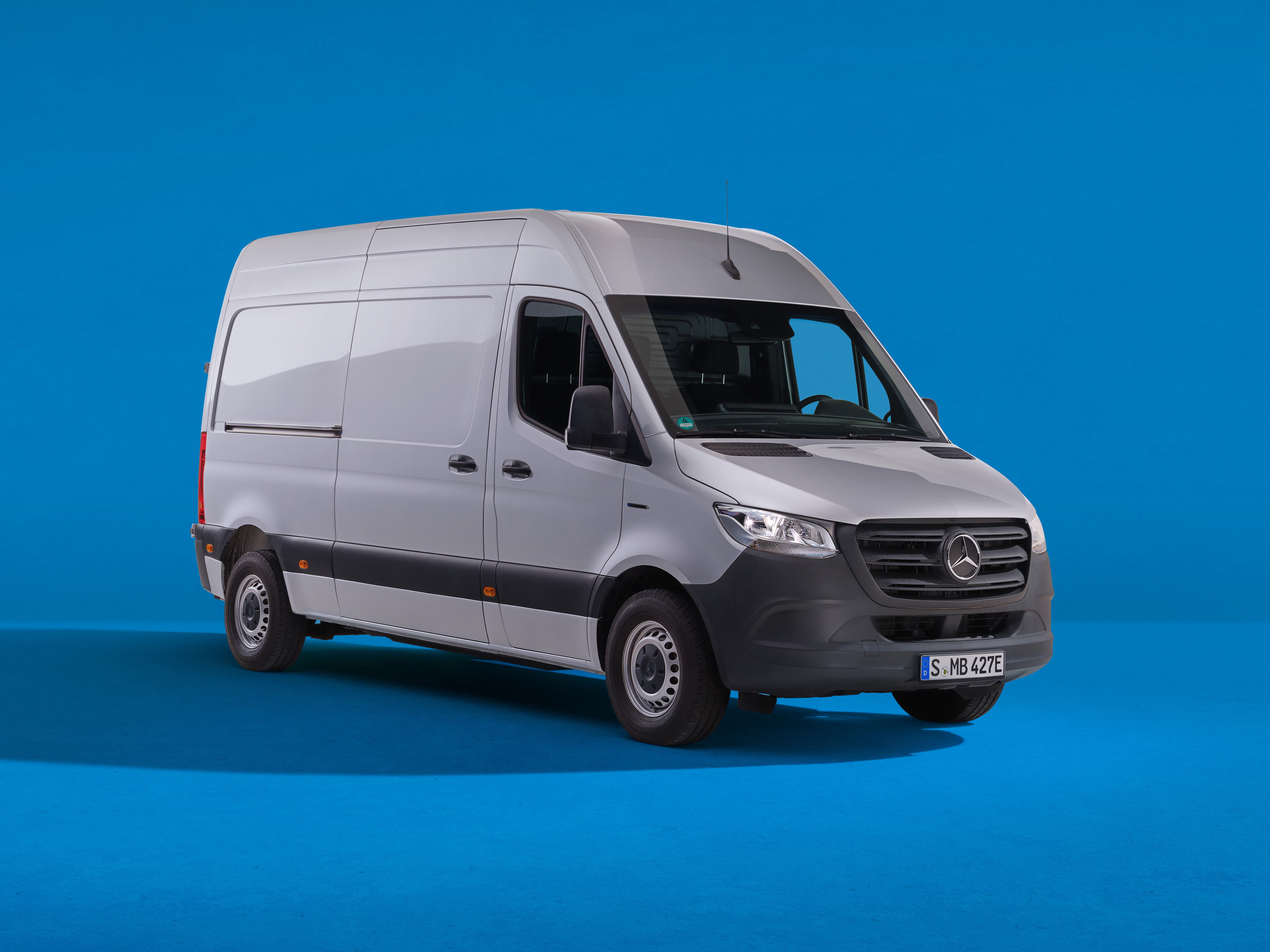 Sprinter 46 Mercedes-Benz Sprinter festeggia 30 anni di successi con una serie speciale