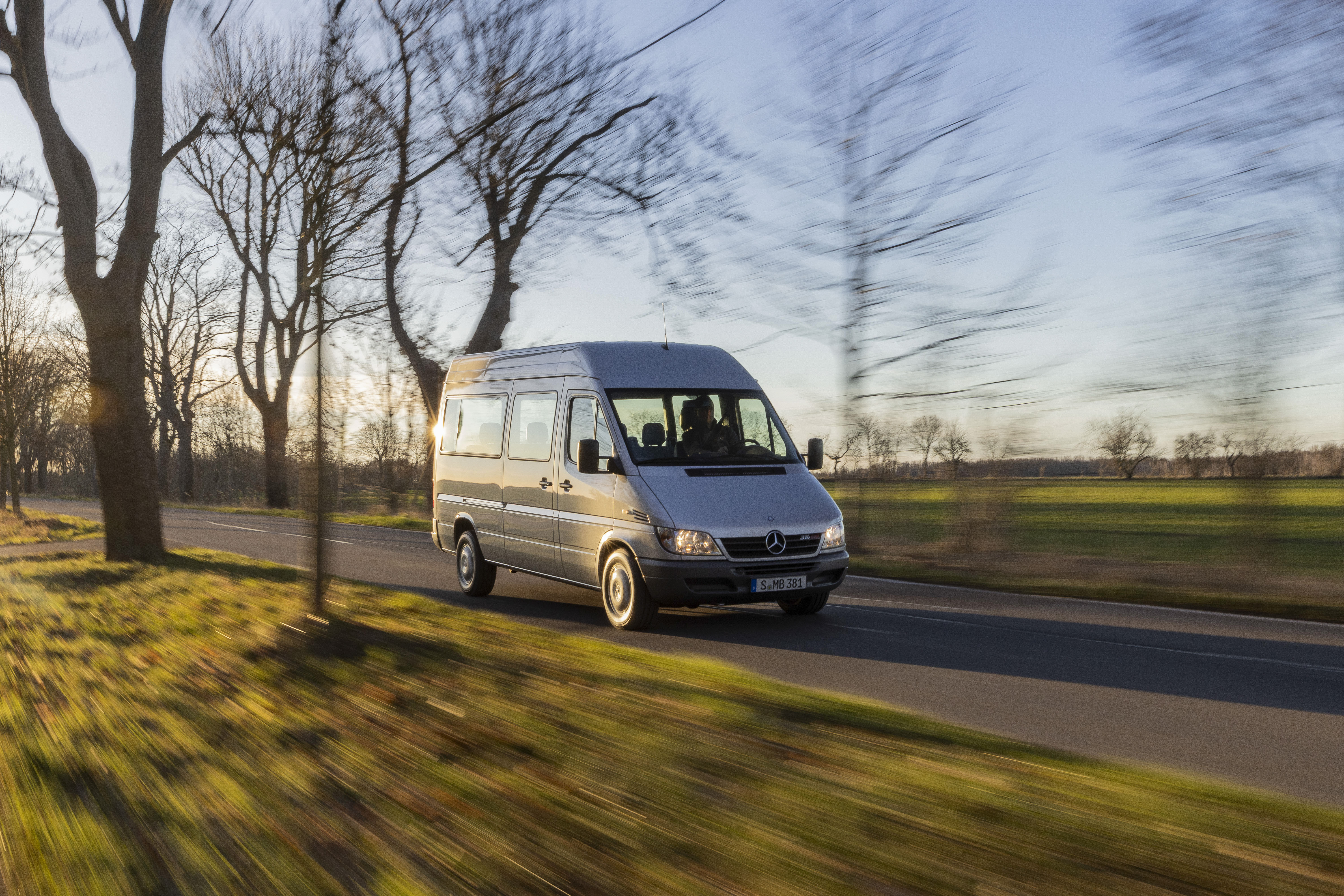 Mercedes-Benz Vans festeggia i 30 anni dello Sprinter e tiene il mondo ...