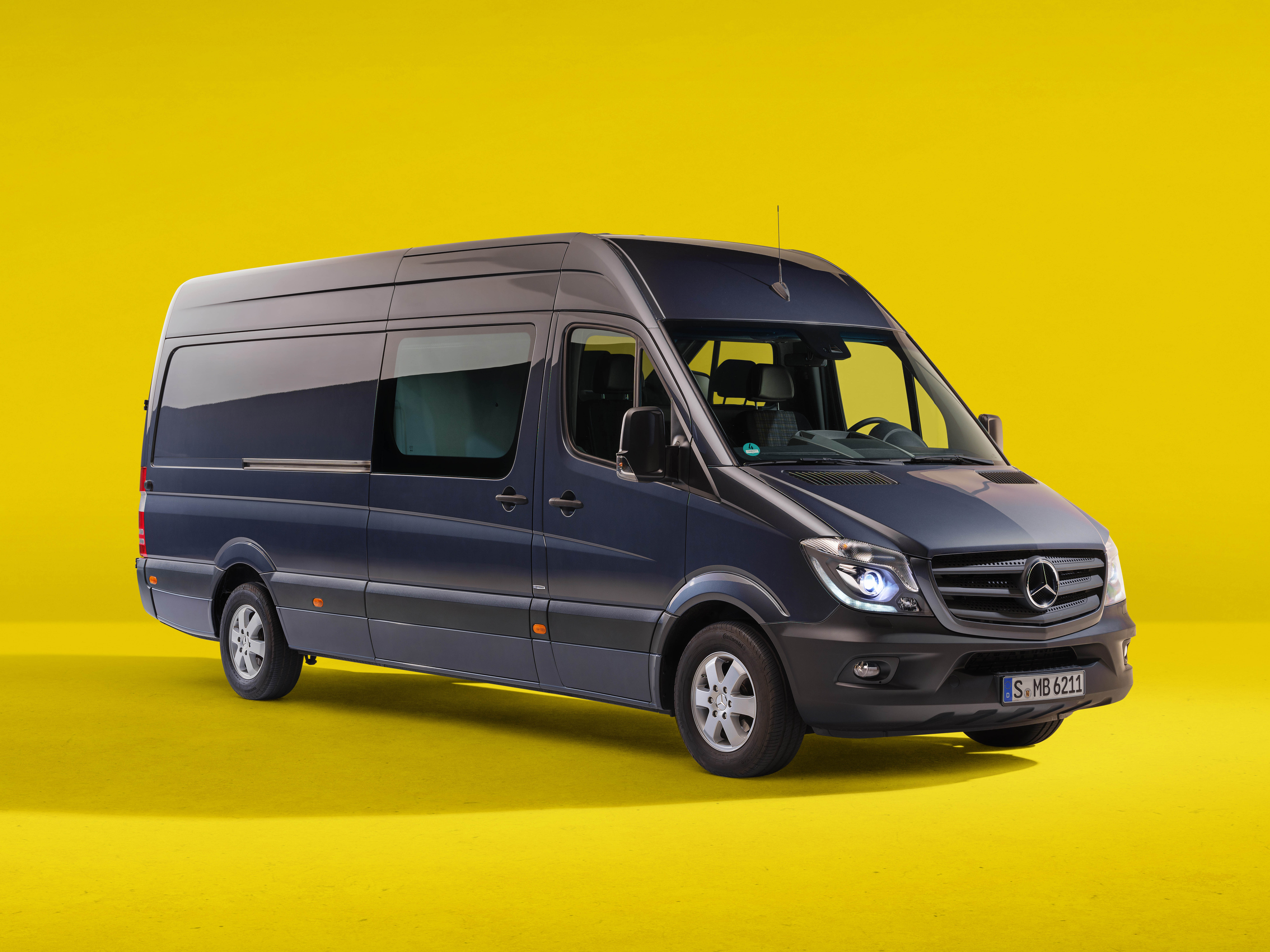 Sprinter 46 Mercedes-Benz Sprinter festeggia 30 anni di successi con una serie speciale